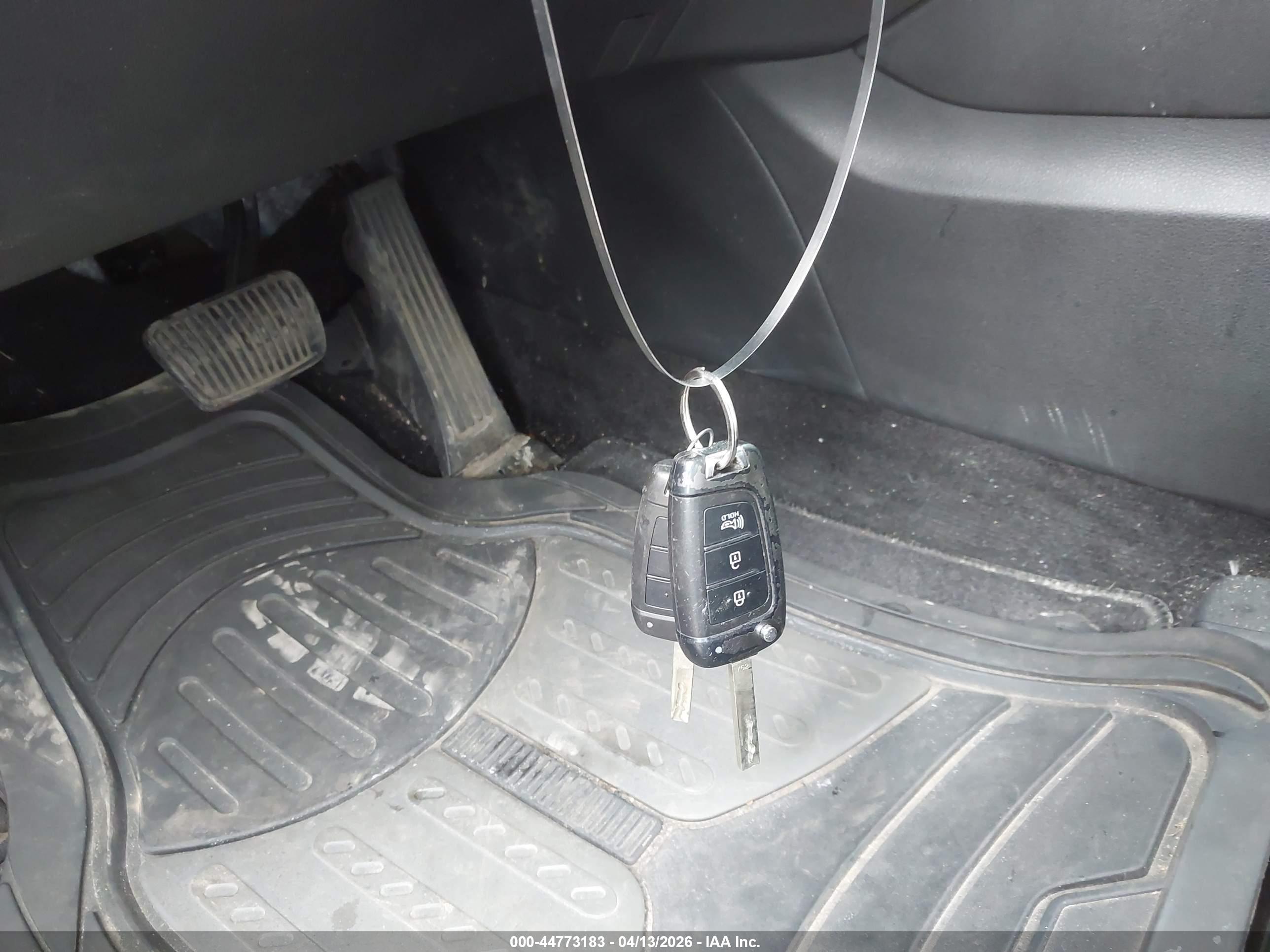 HYUNDAI SANTA image 11