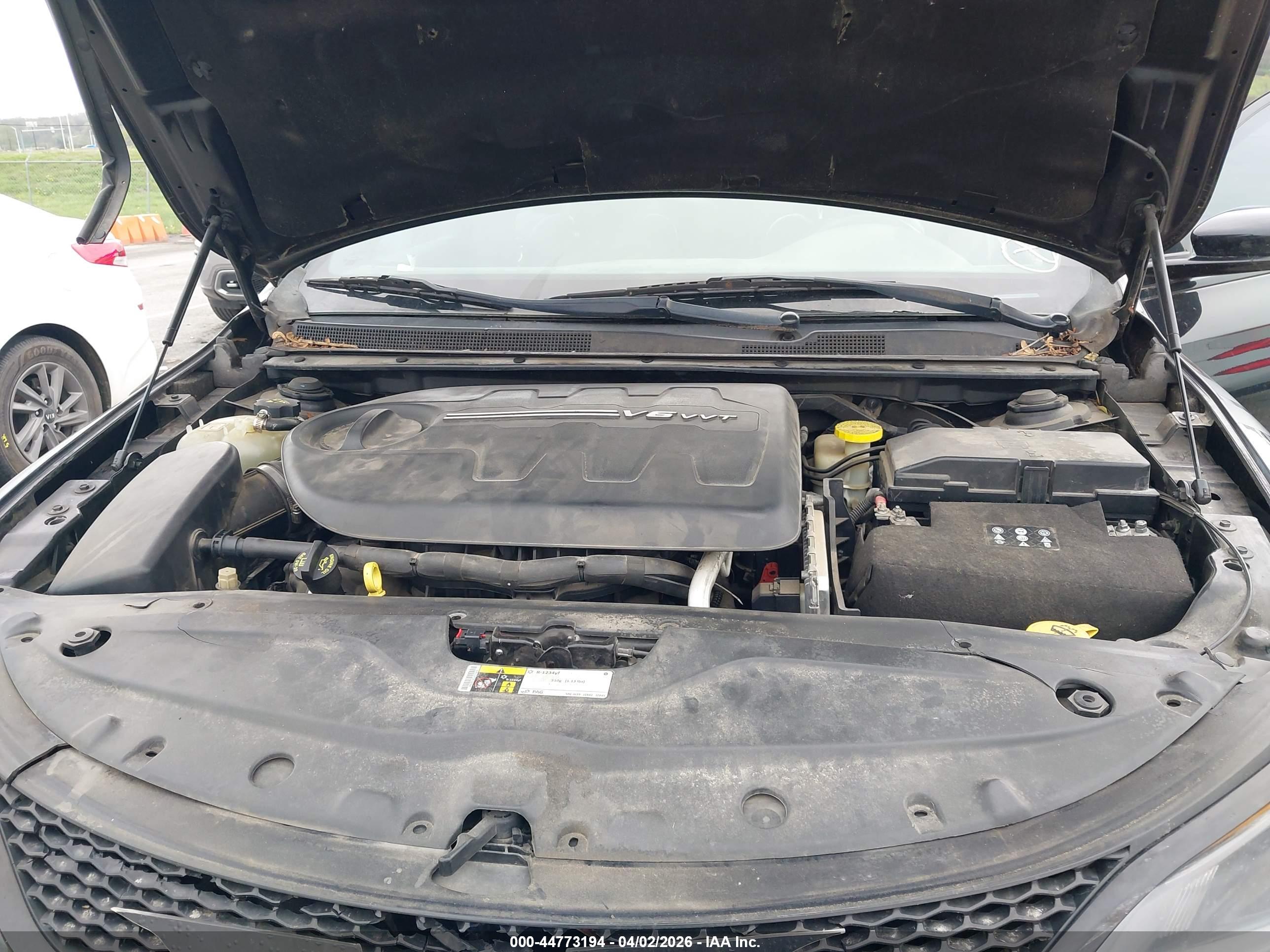CHRYSLER 200 image 10
