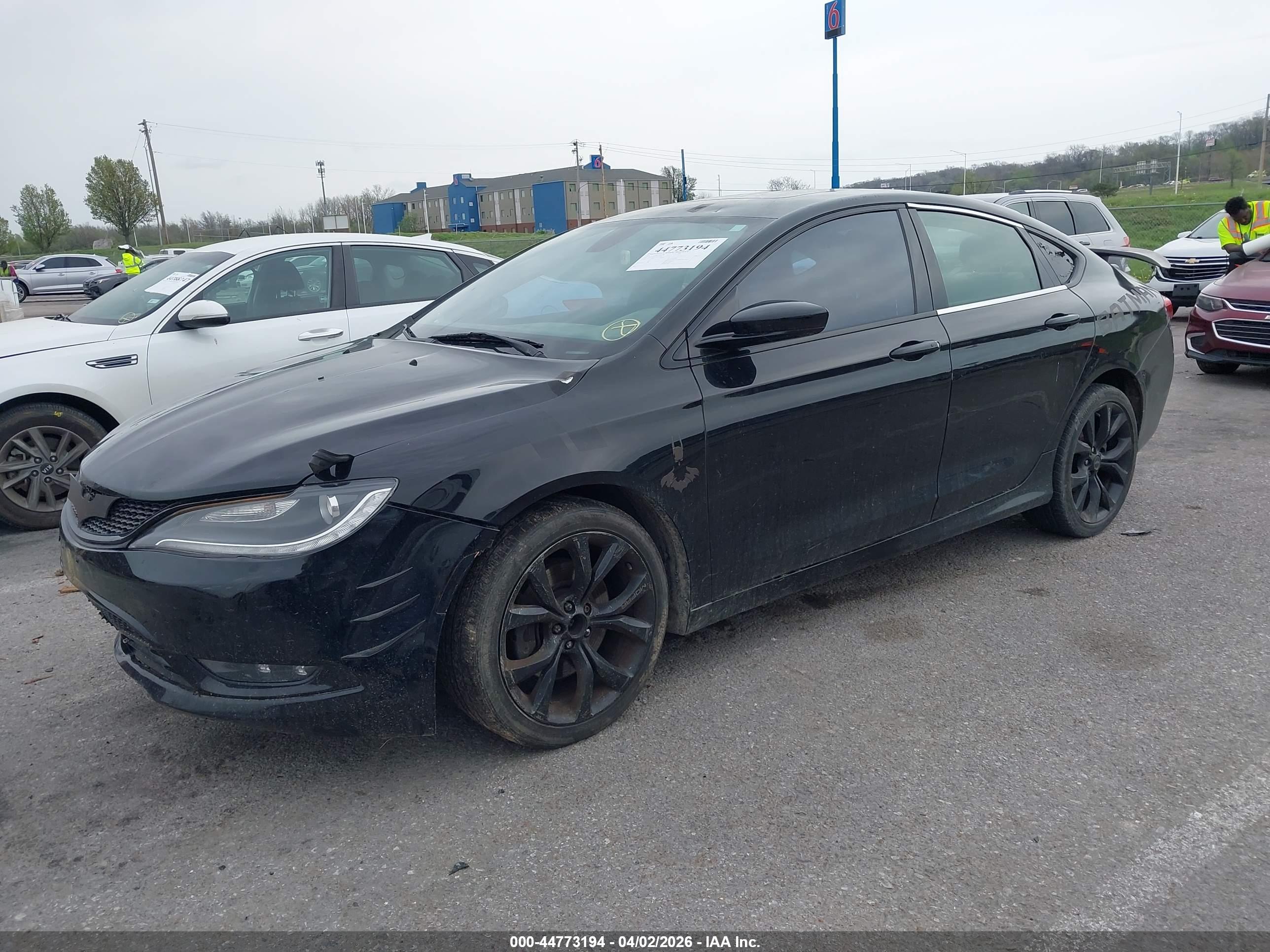 CHRYSLER 200 image 2