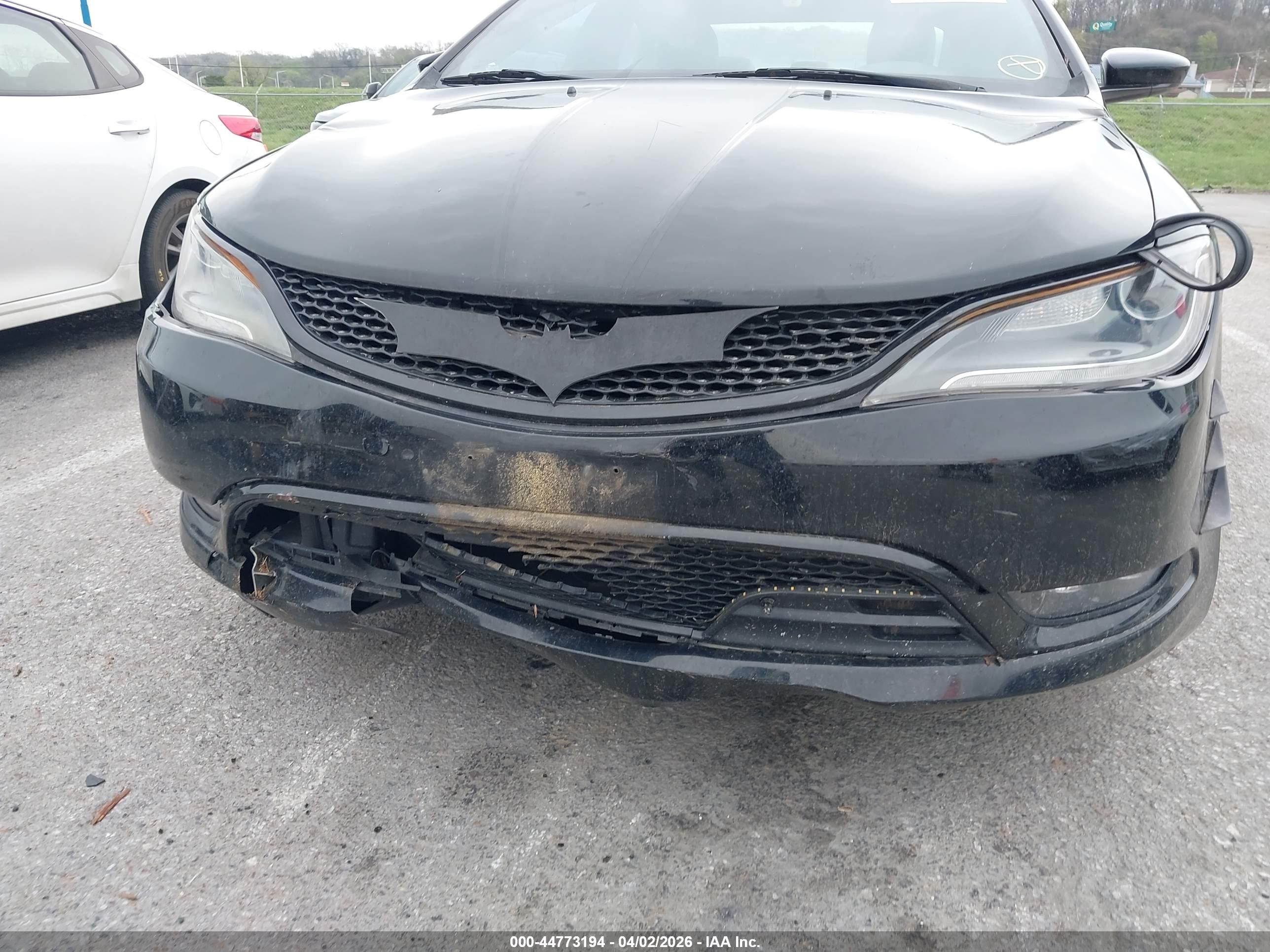 CHRYSLER 200 image 6