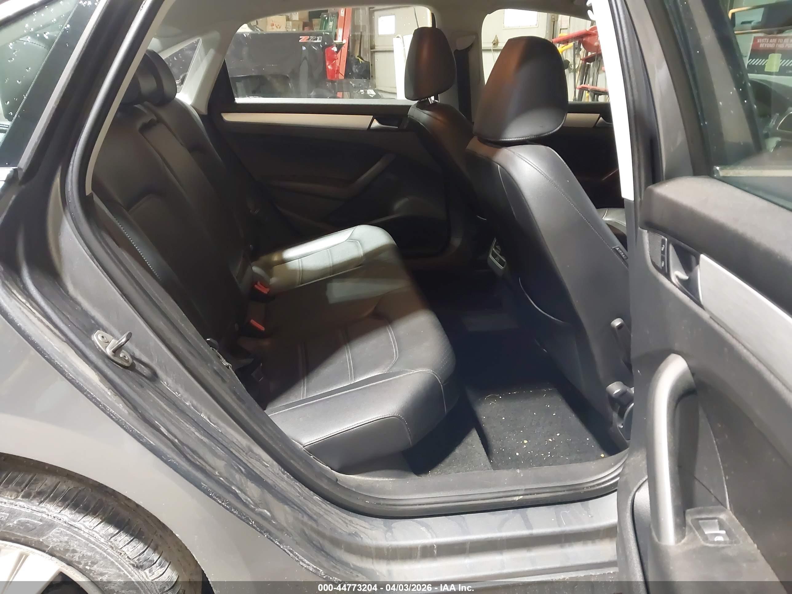 VOLKSWAGEN PASSAT image 8