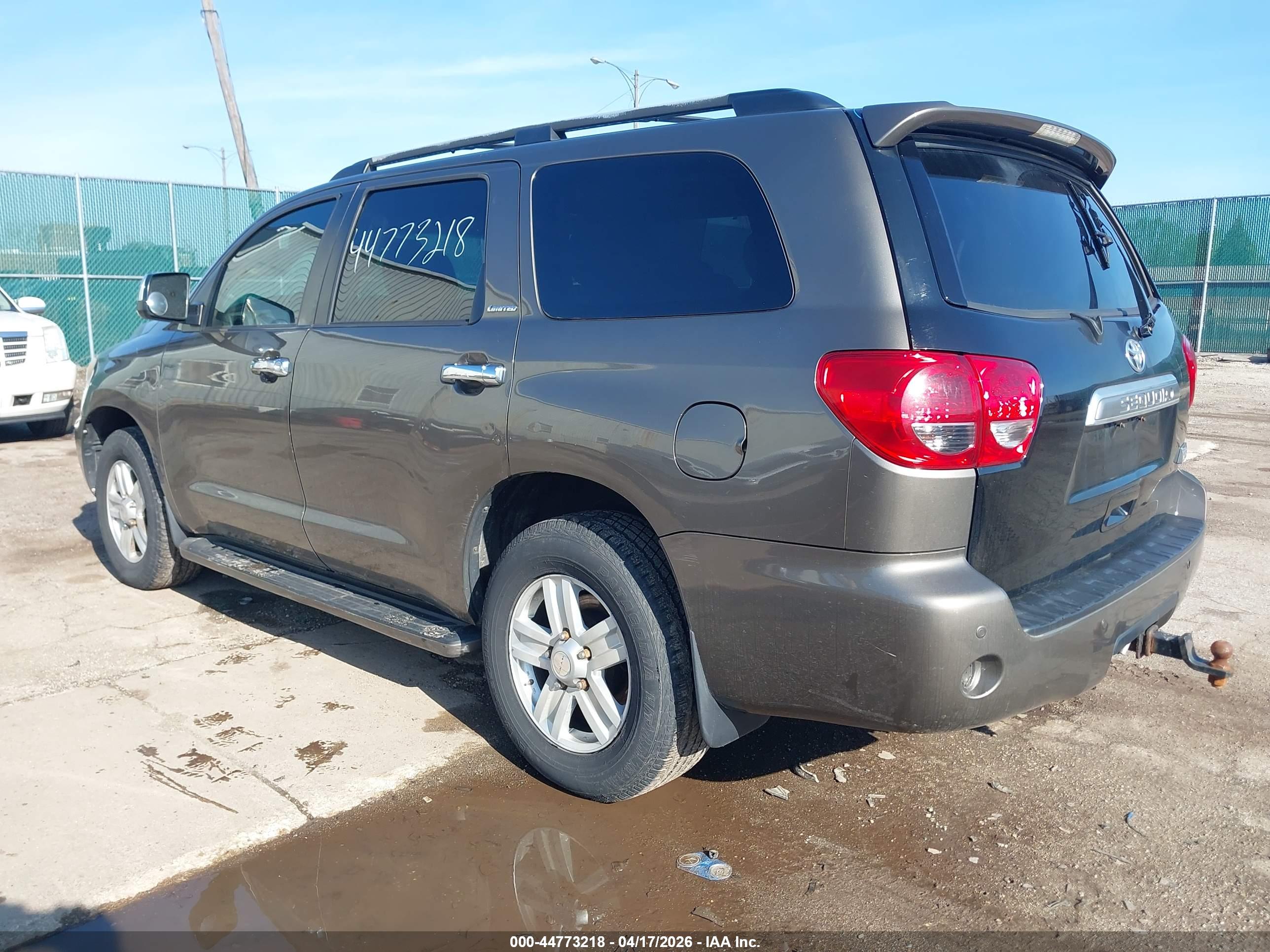 TOYOTA SEQUOIA image 3