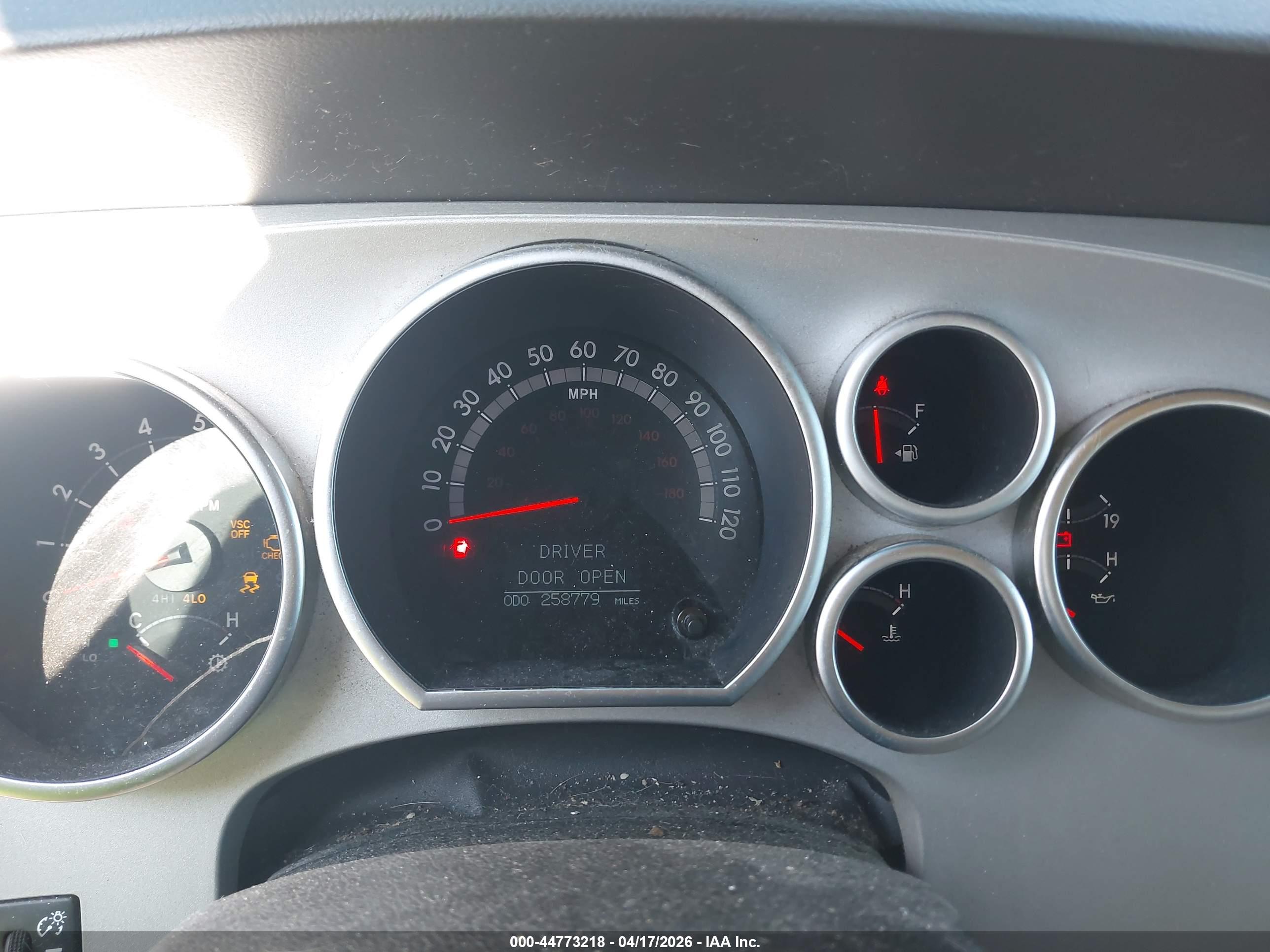 TOYOTA SEQUOIA image 7