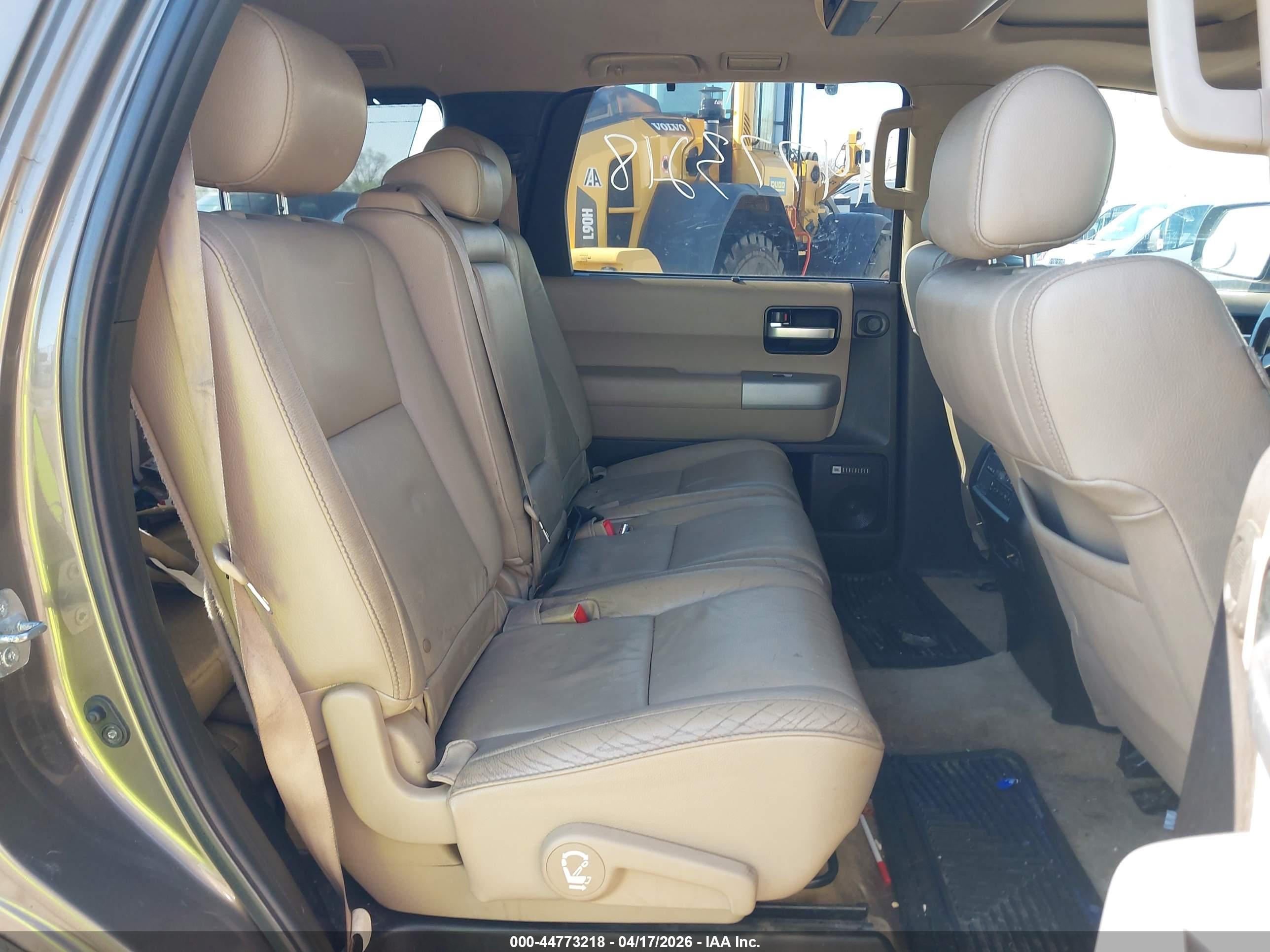 TOYOTA SEQUOIA image 8