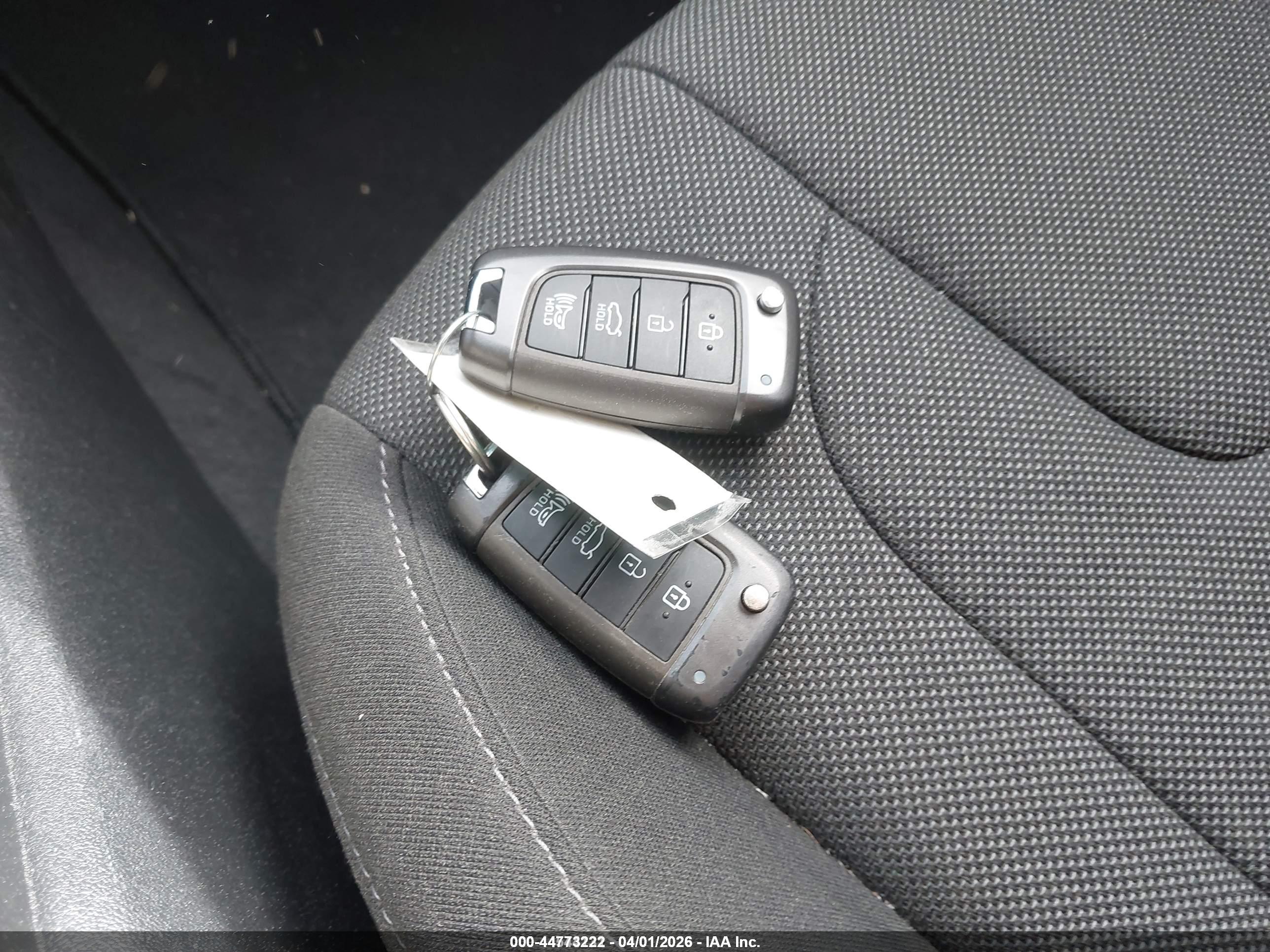 HYUNDAI ELANTRA image 11