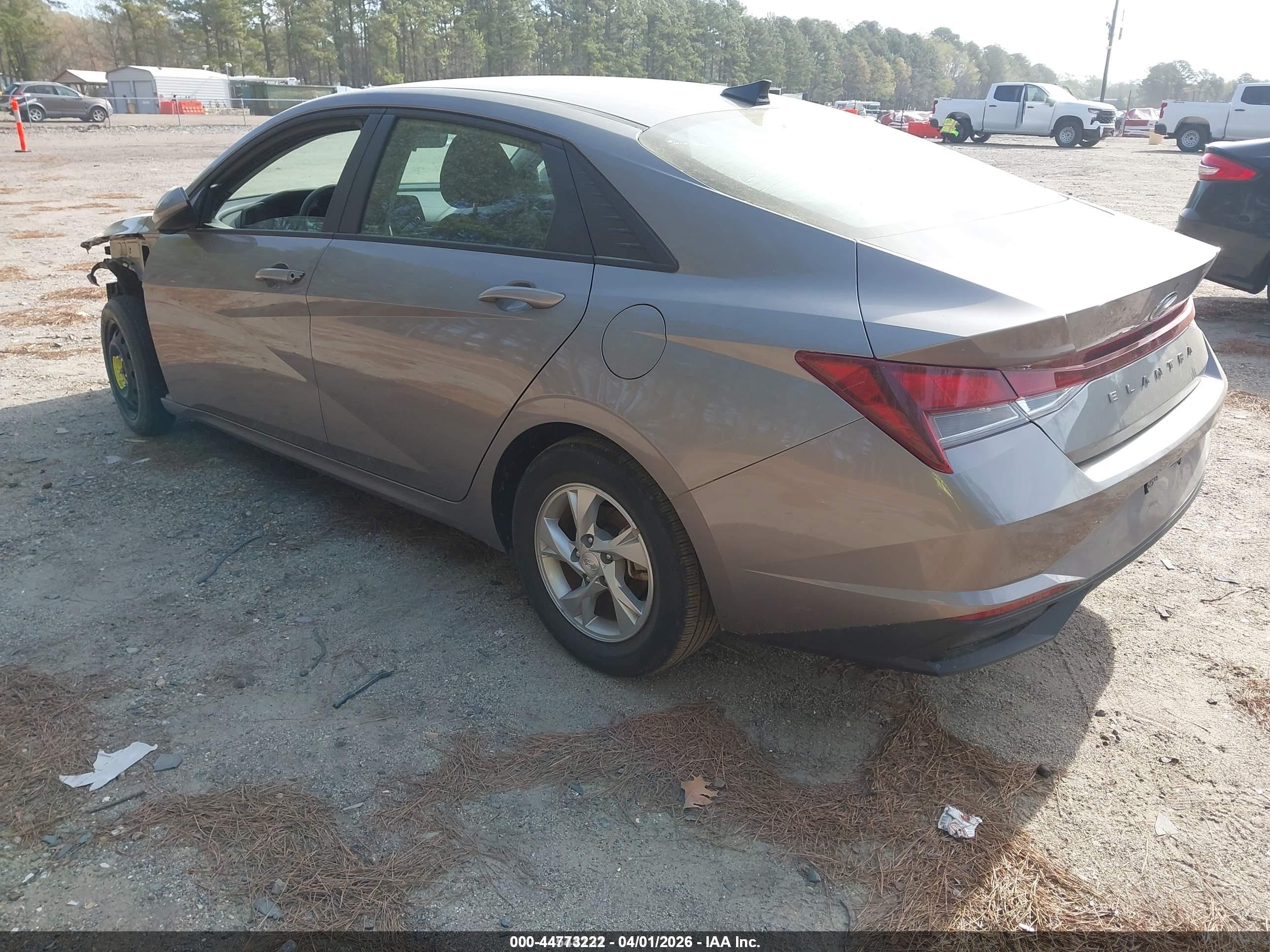 HYUNDAI ELANTRA image 3