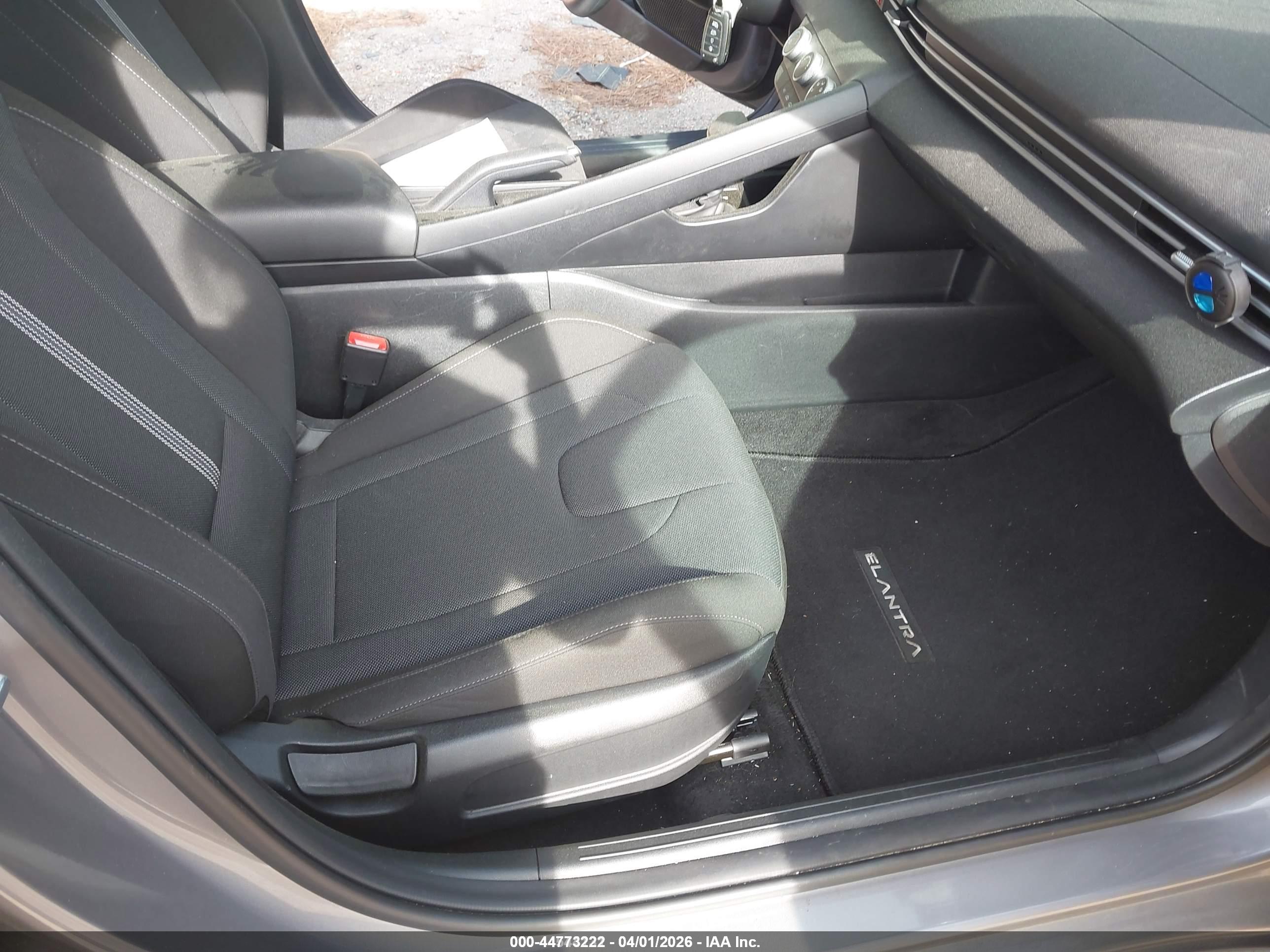 HYUNDAI ELANTRA image 5