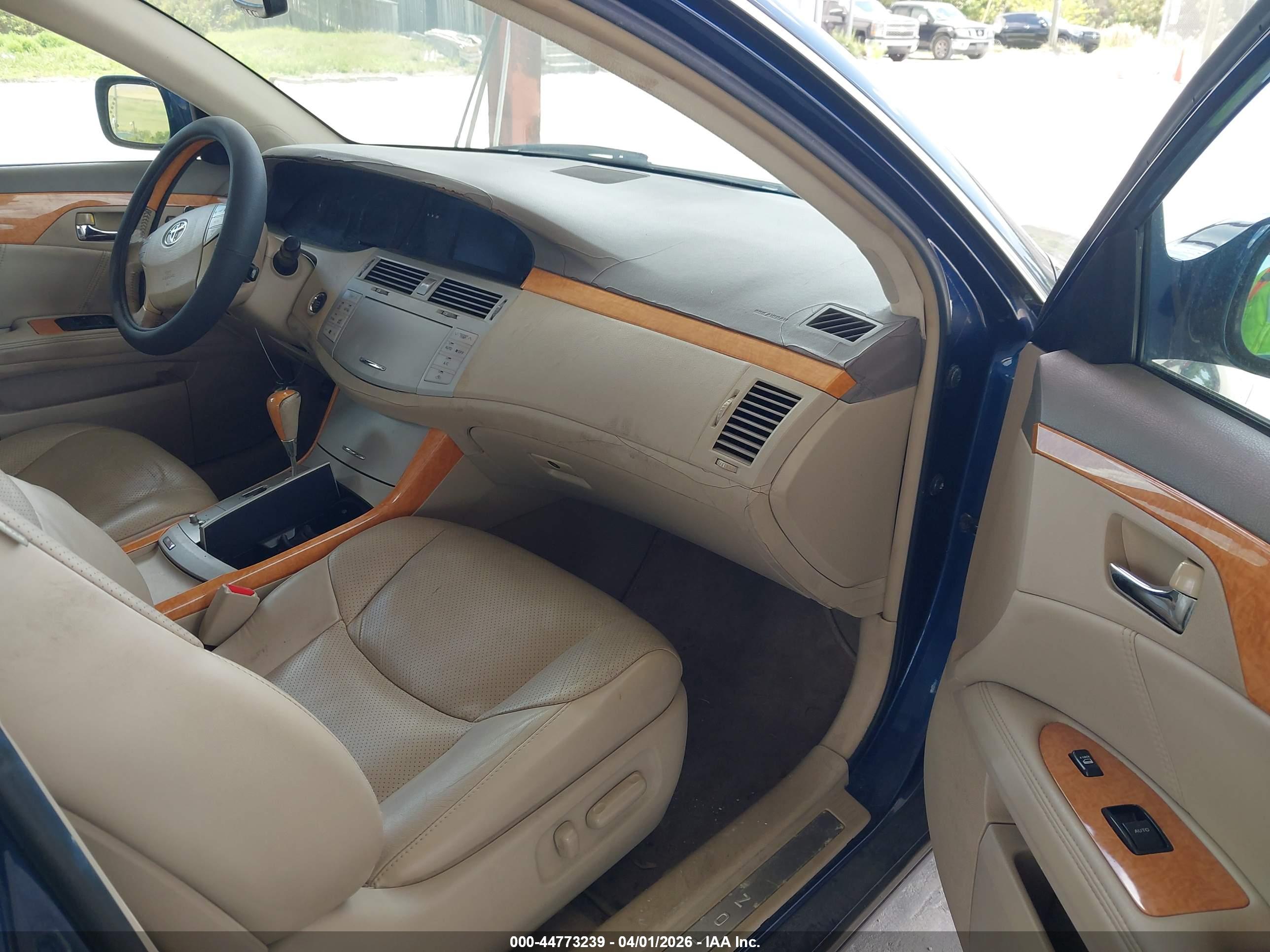 TOYOTA AVALON image 5