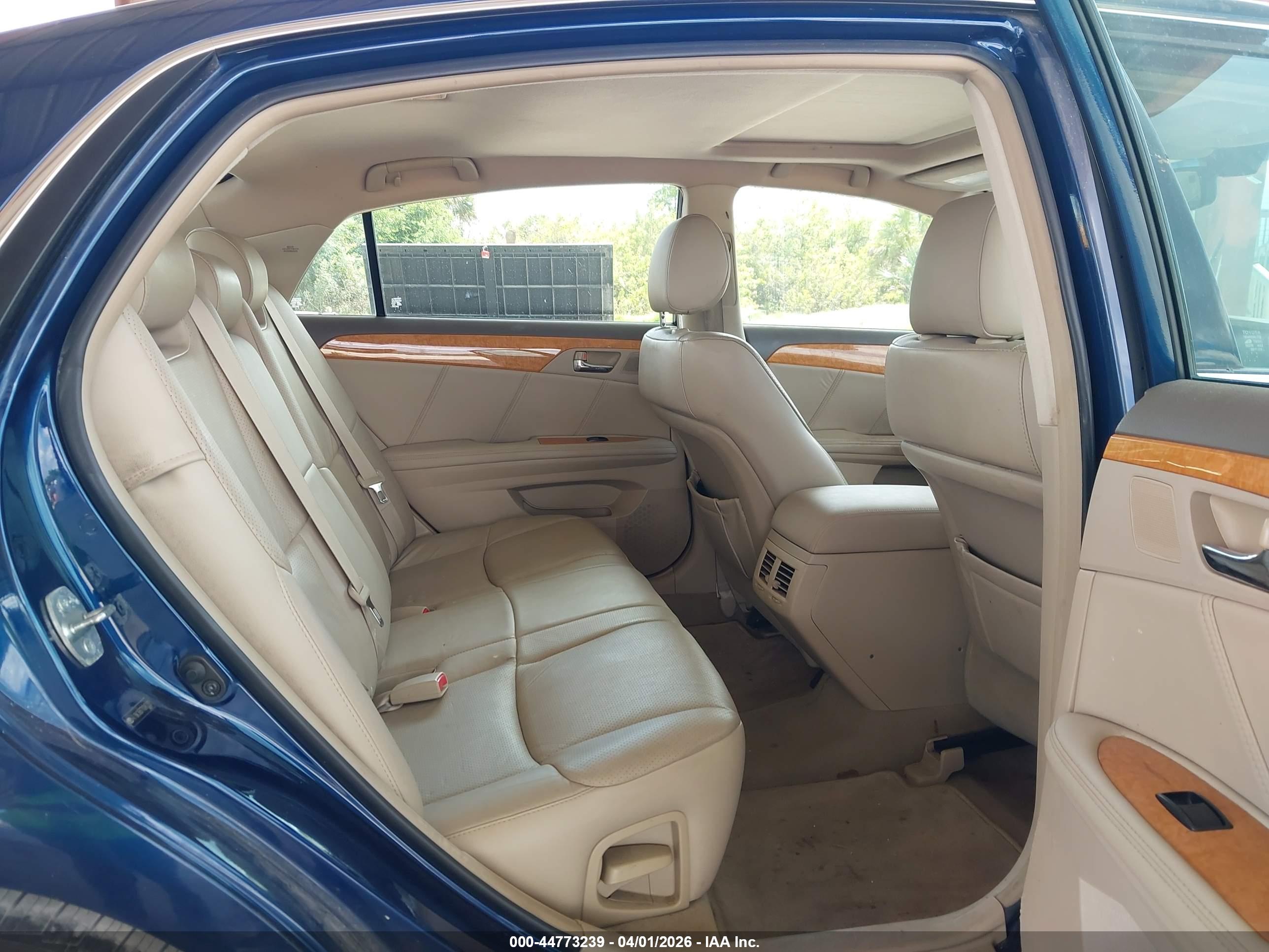 TOYOTA AVALON image 8