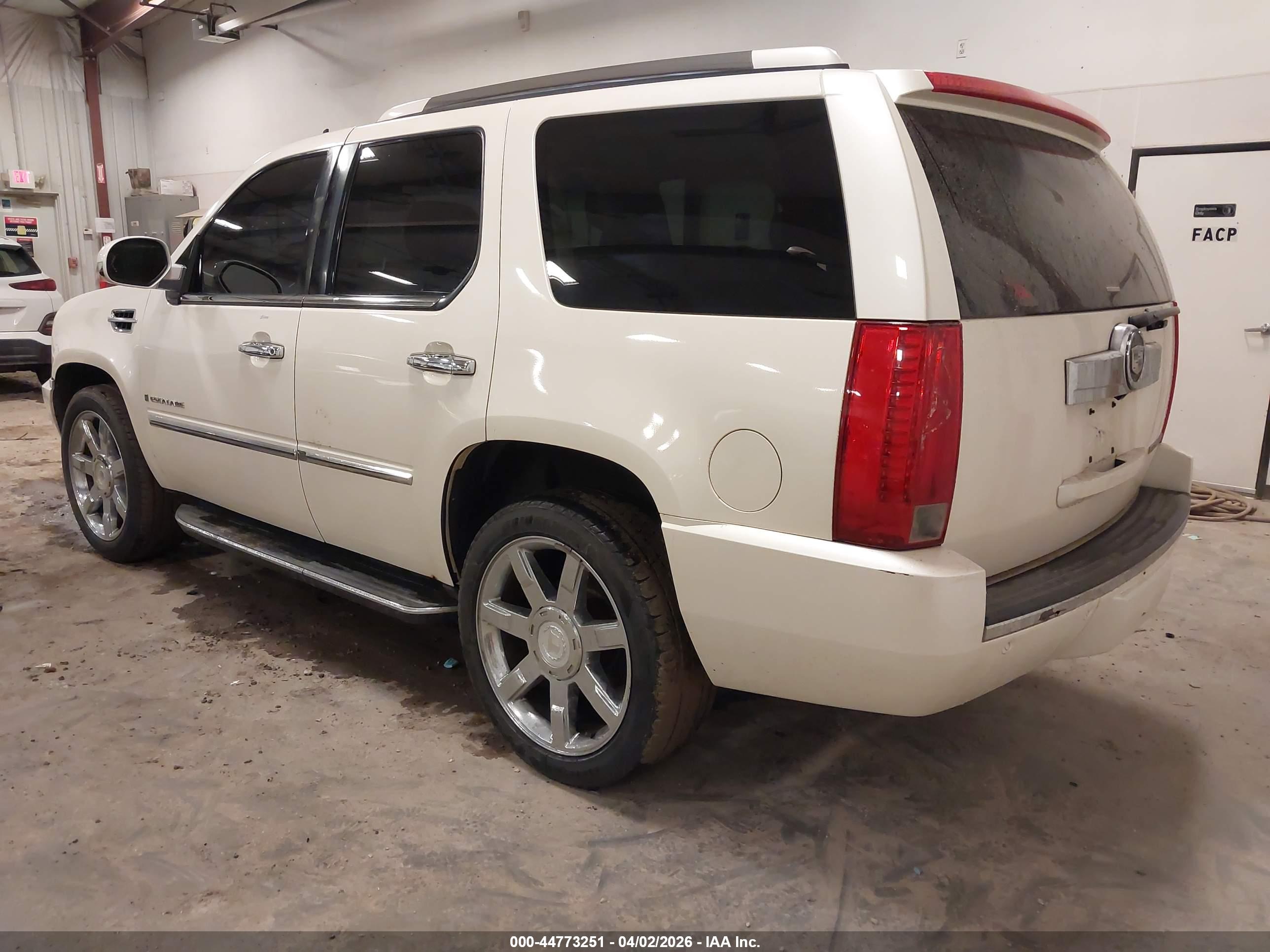 CADILLAC ESCALADE image 3