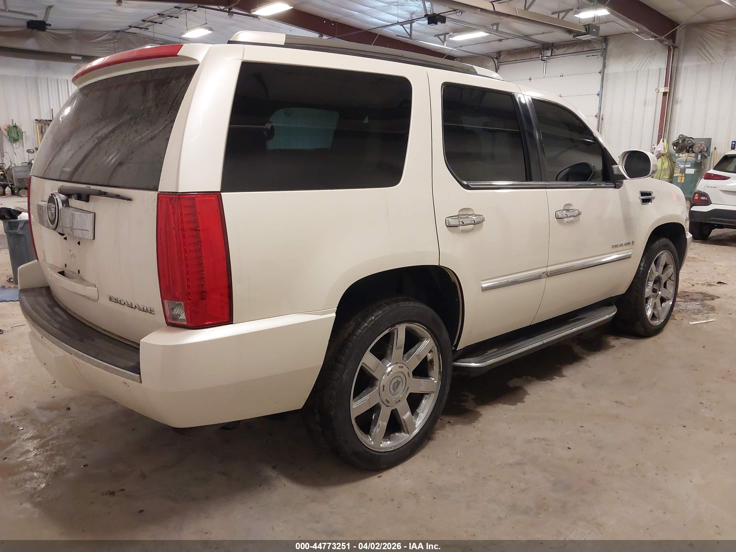 CADILLAC ESCALADE image 4