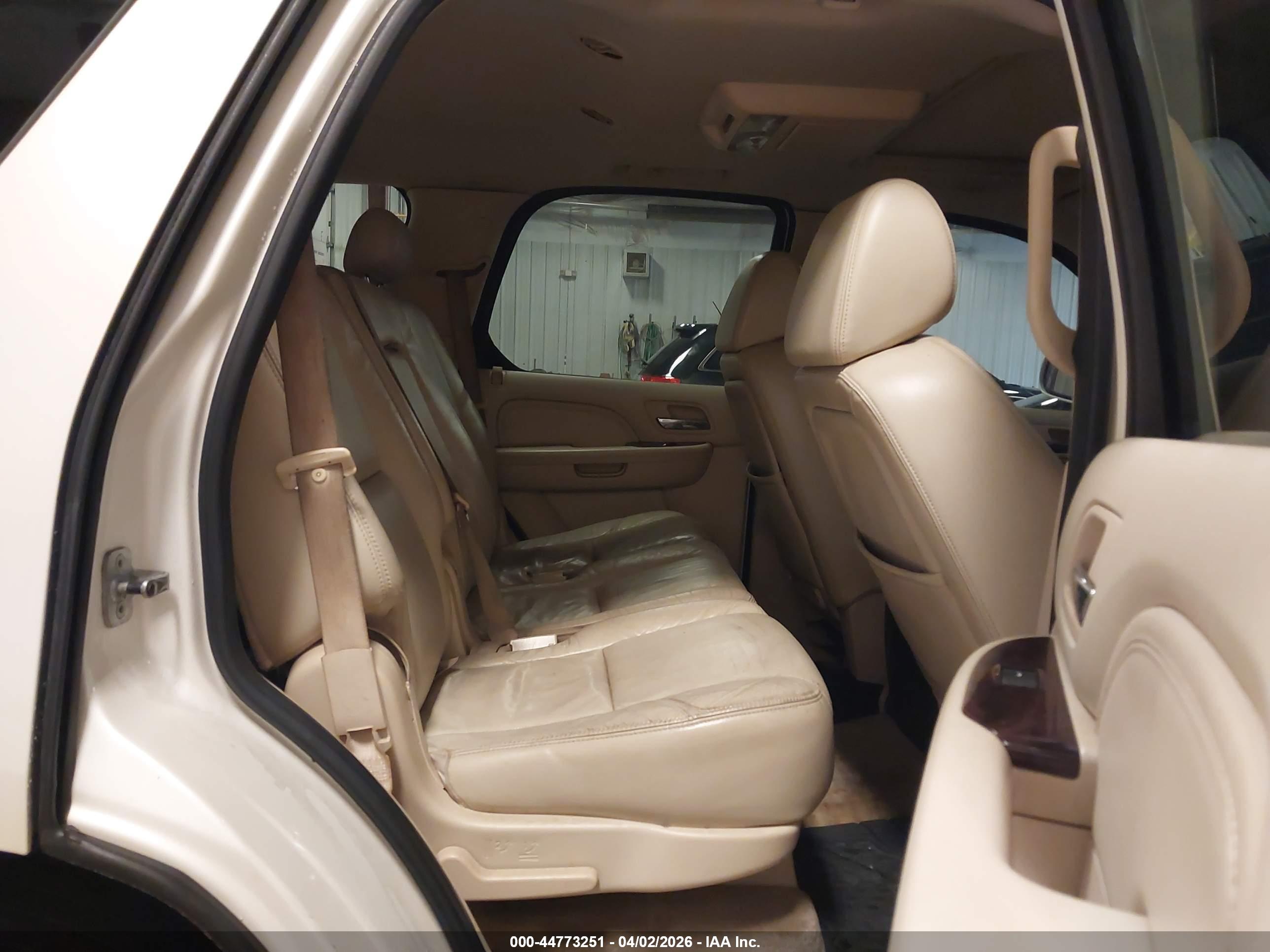 CADILLAC ESCALADE image 8