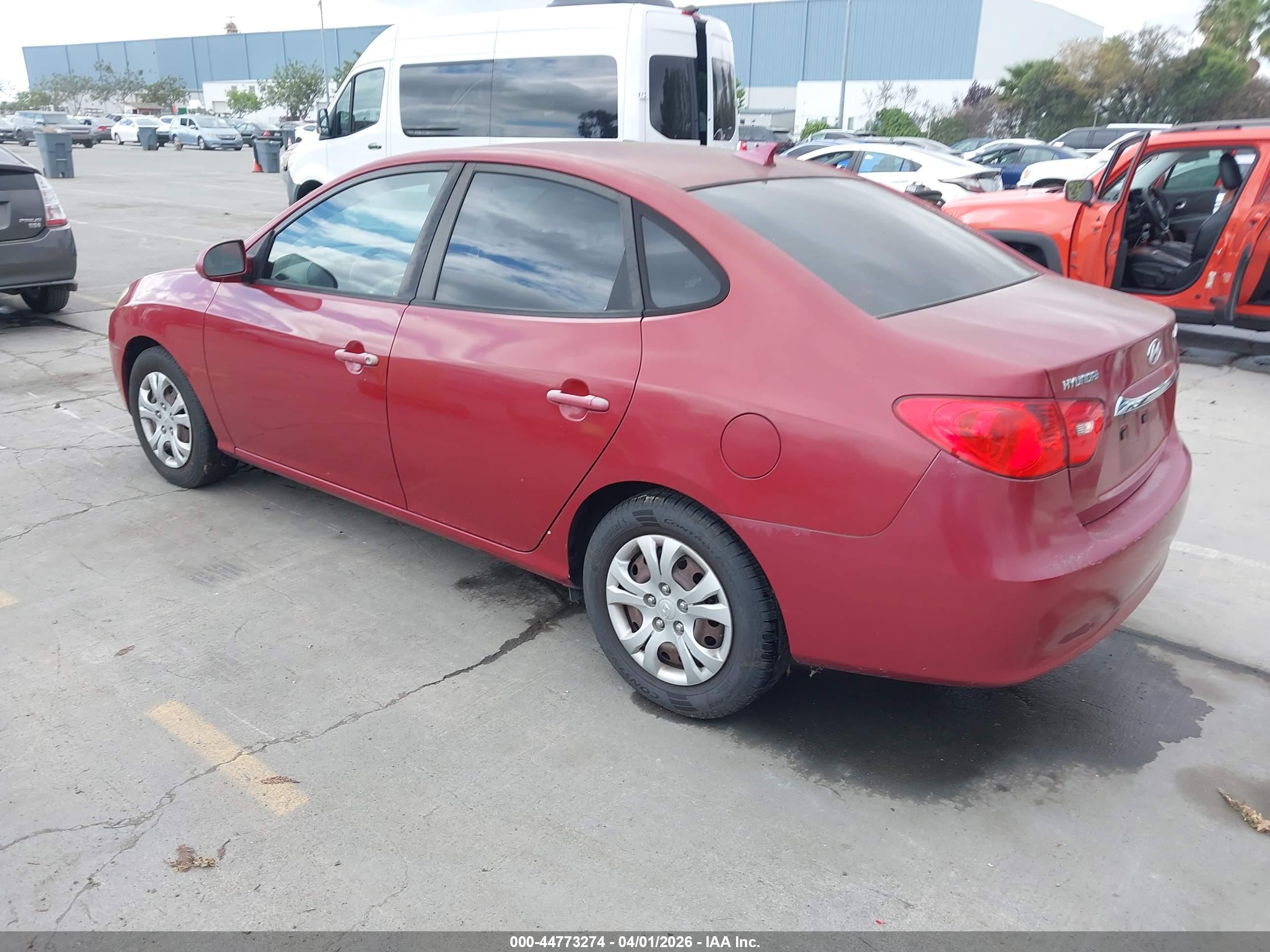 HYUNDAI ELANTRA image 3