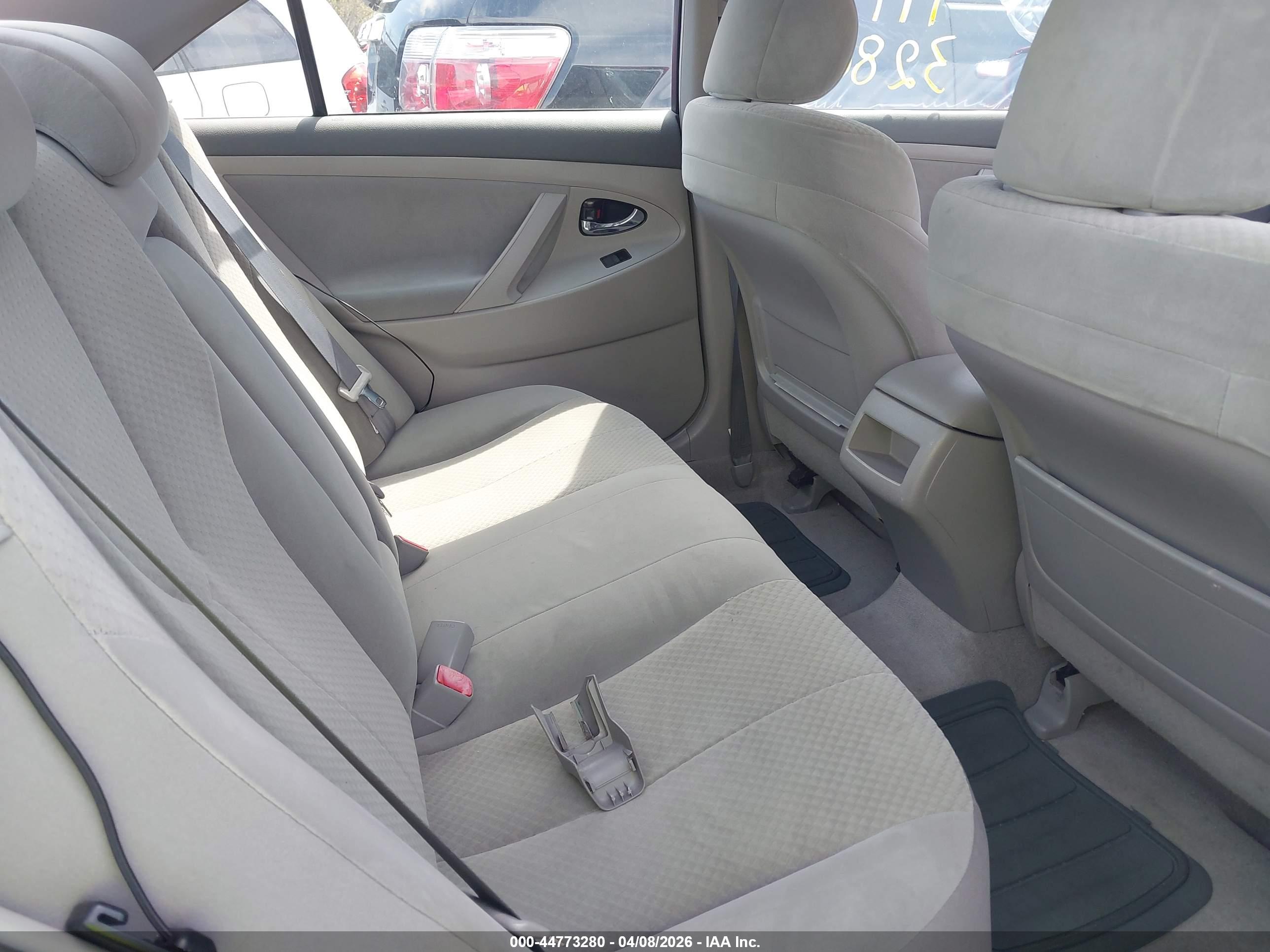 TOYOTA CAMRY image 8