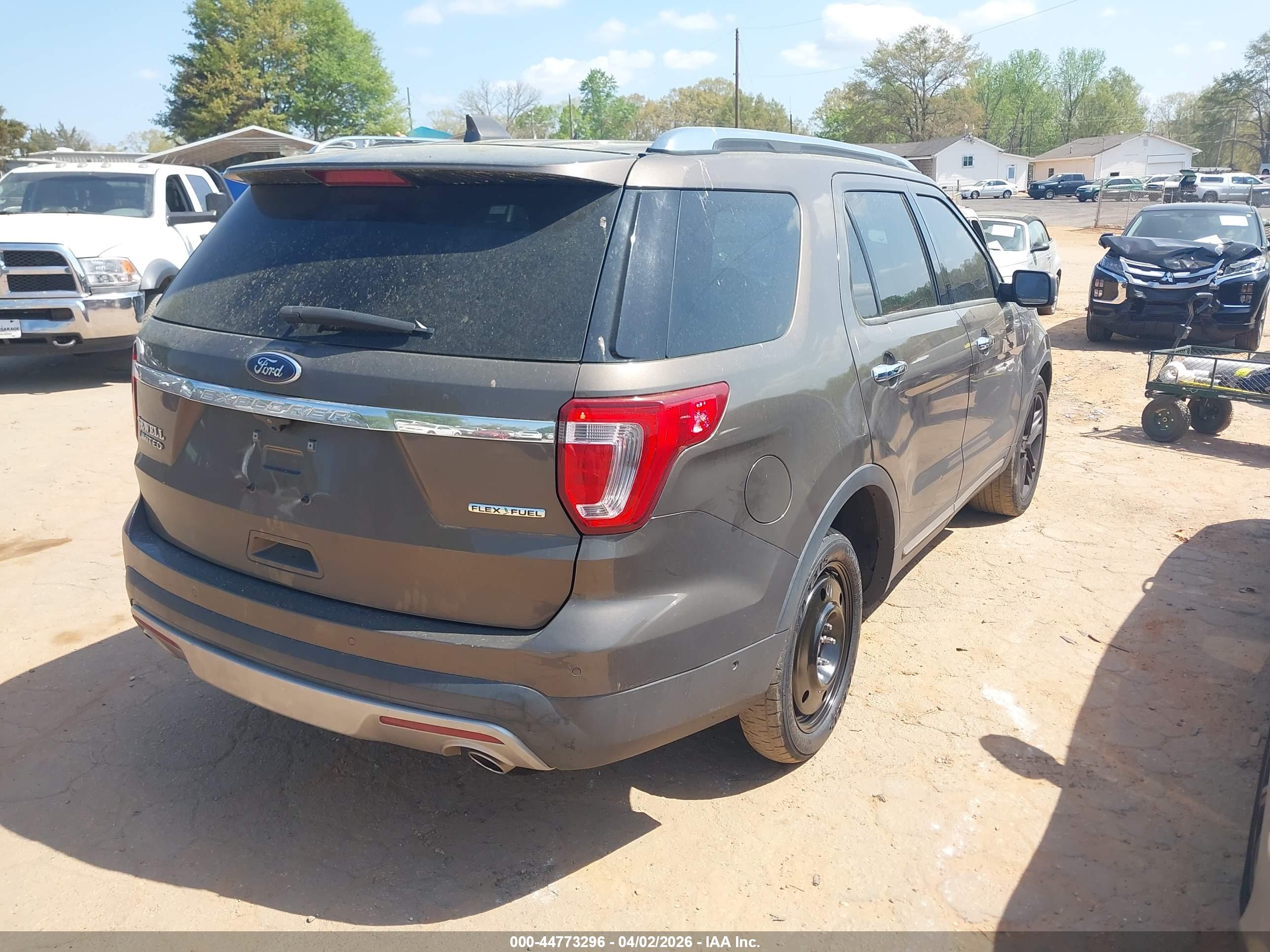 FORD EXPLORER image 4