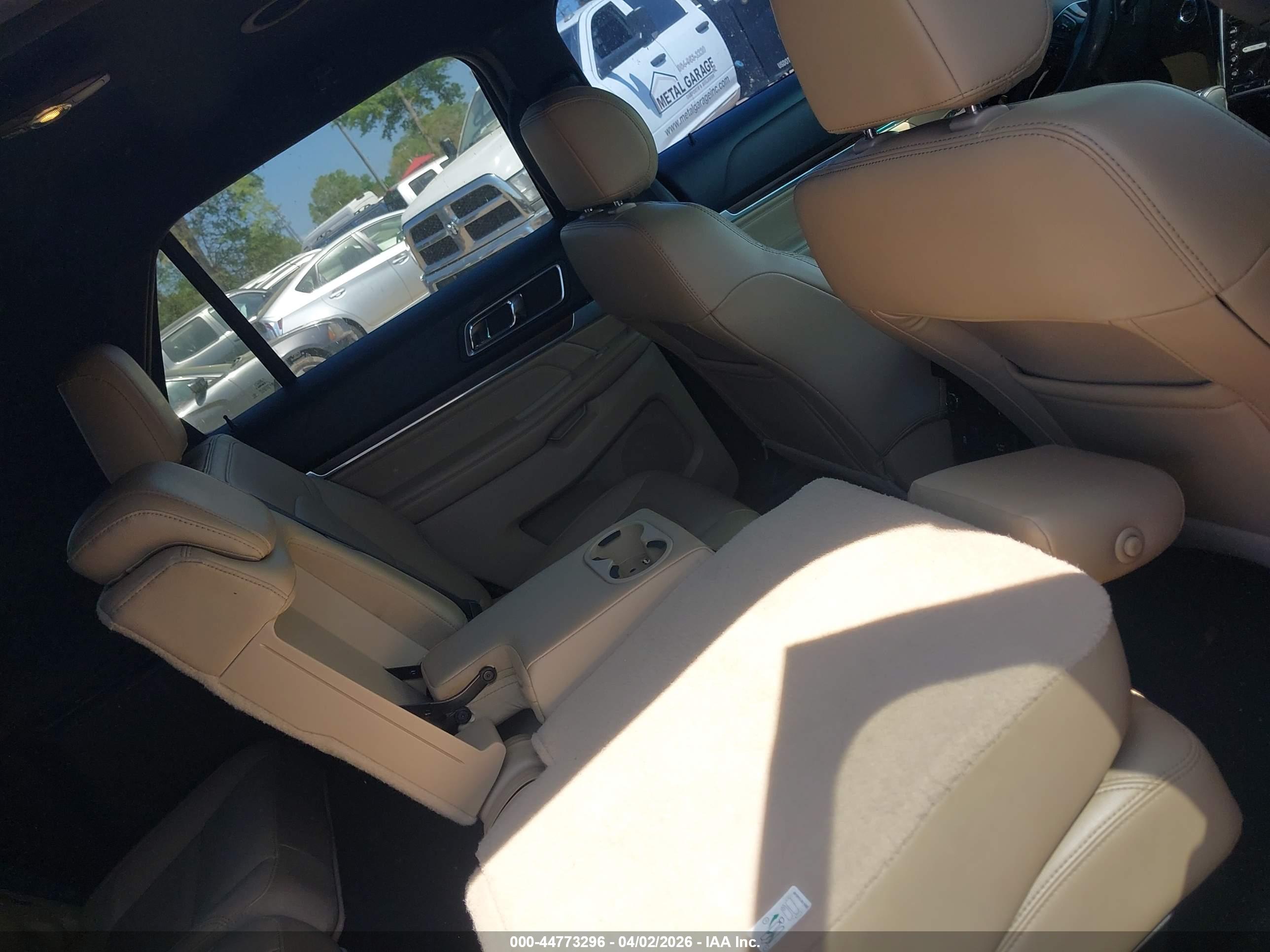 FORD EXPLORER image 8