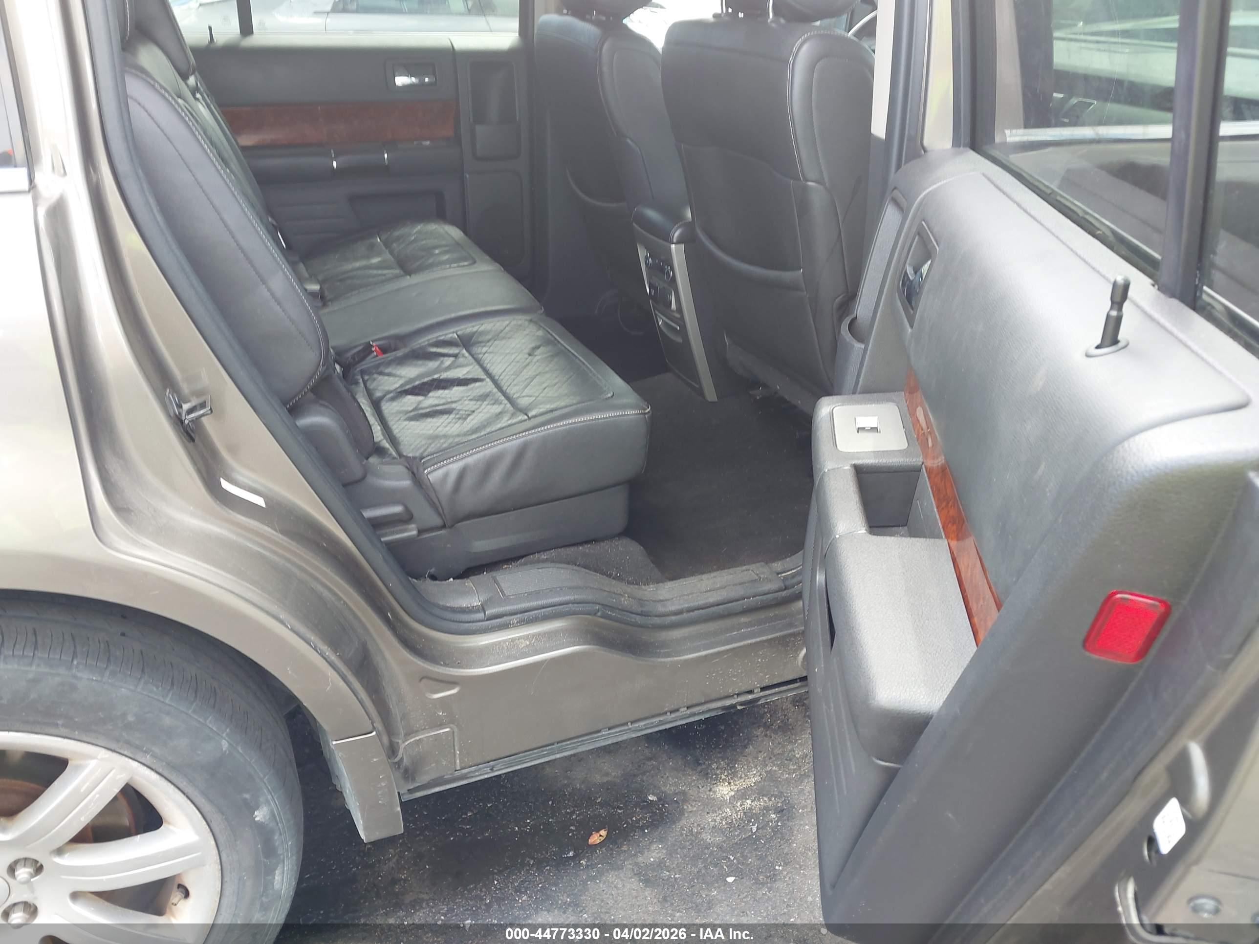 FORD FLEX image 8