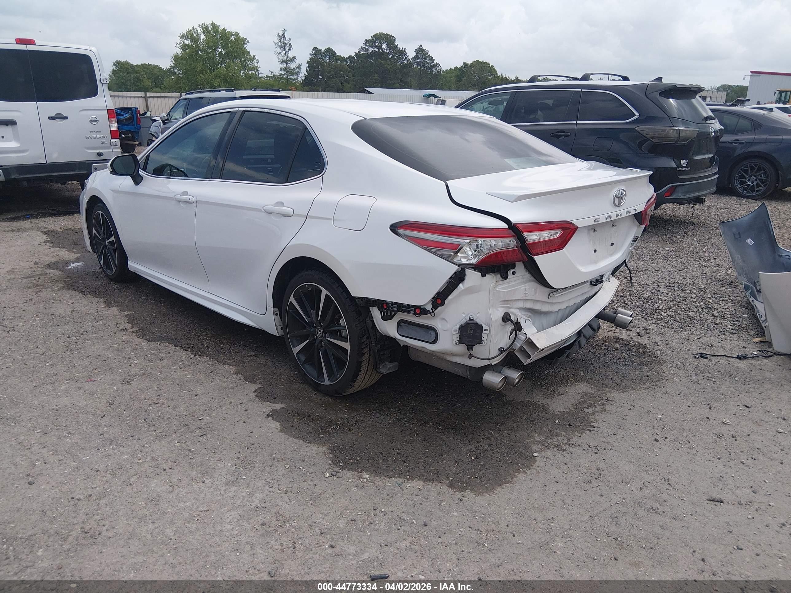 TOYOTA CAMRY image 3