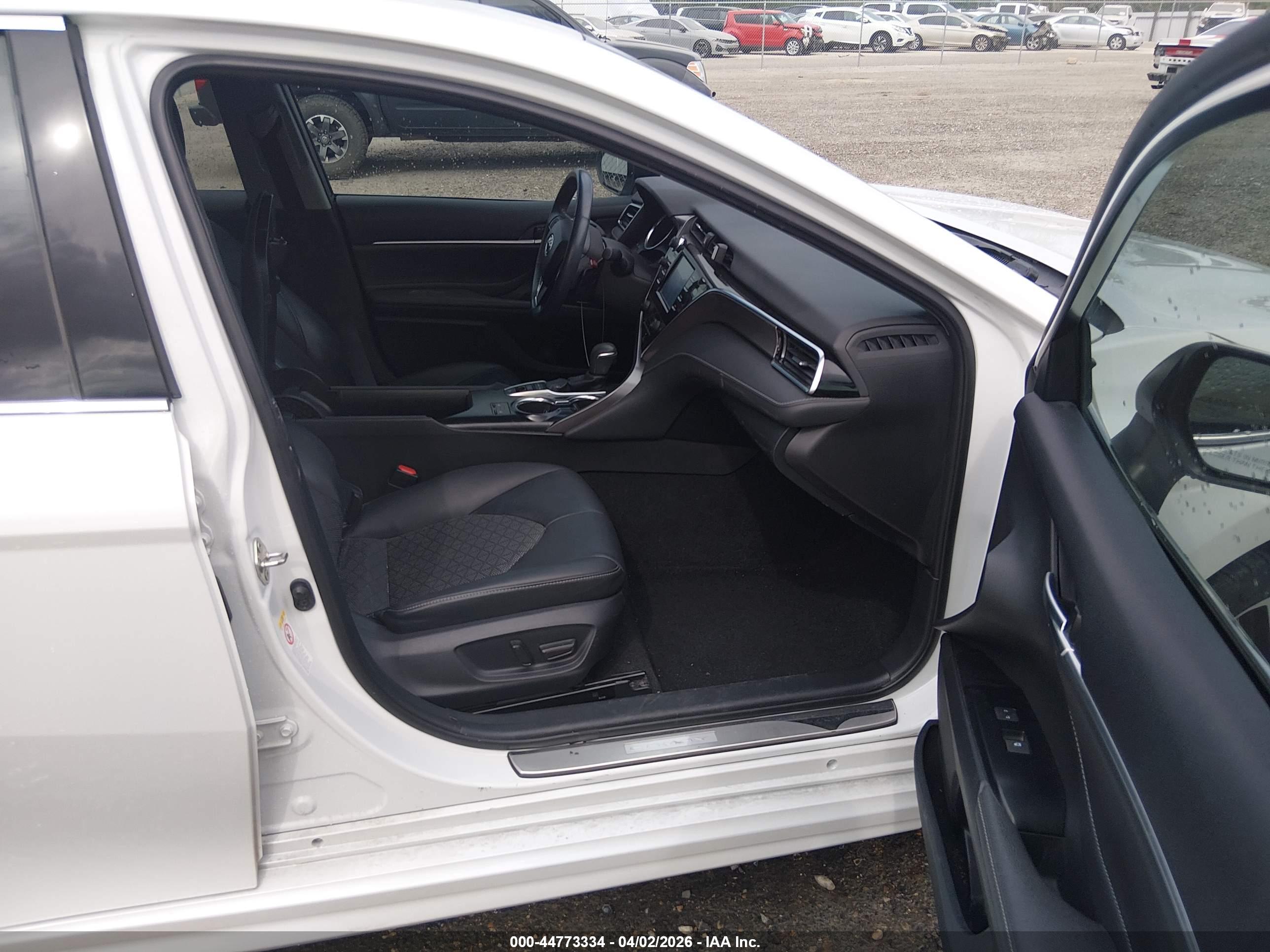 TOYOTA CAMRY image 5