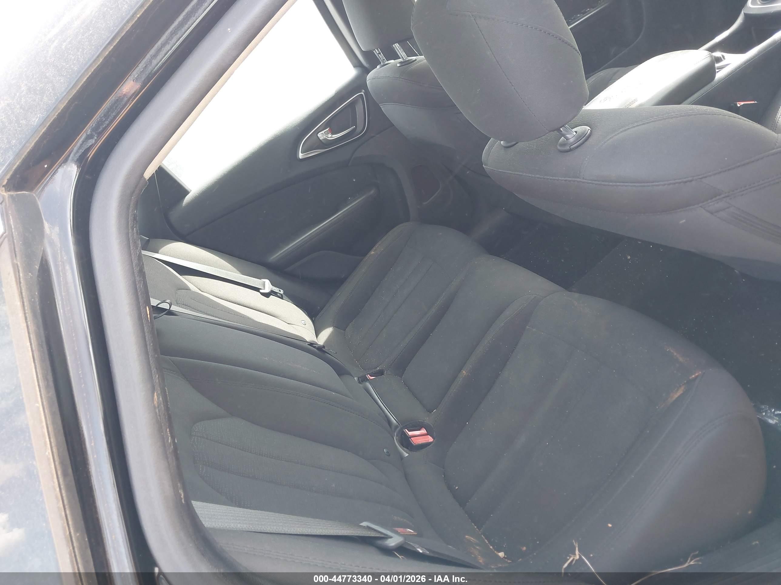 CHRYSLER 200 image 8