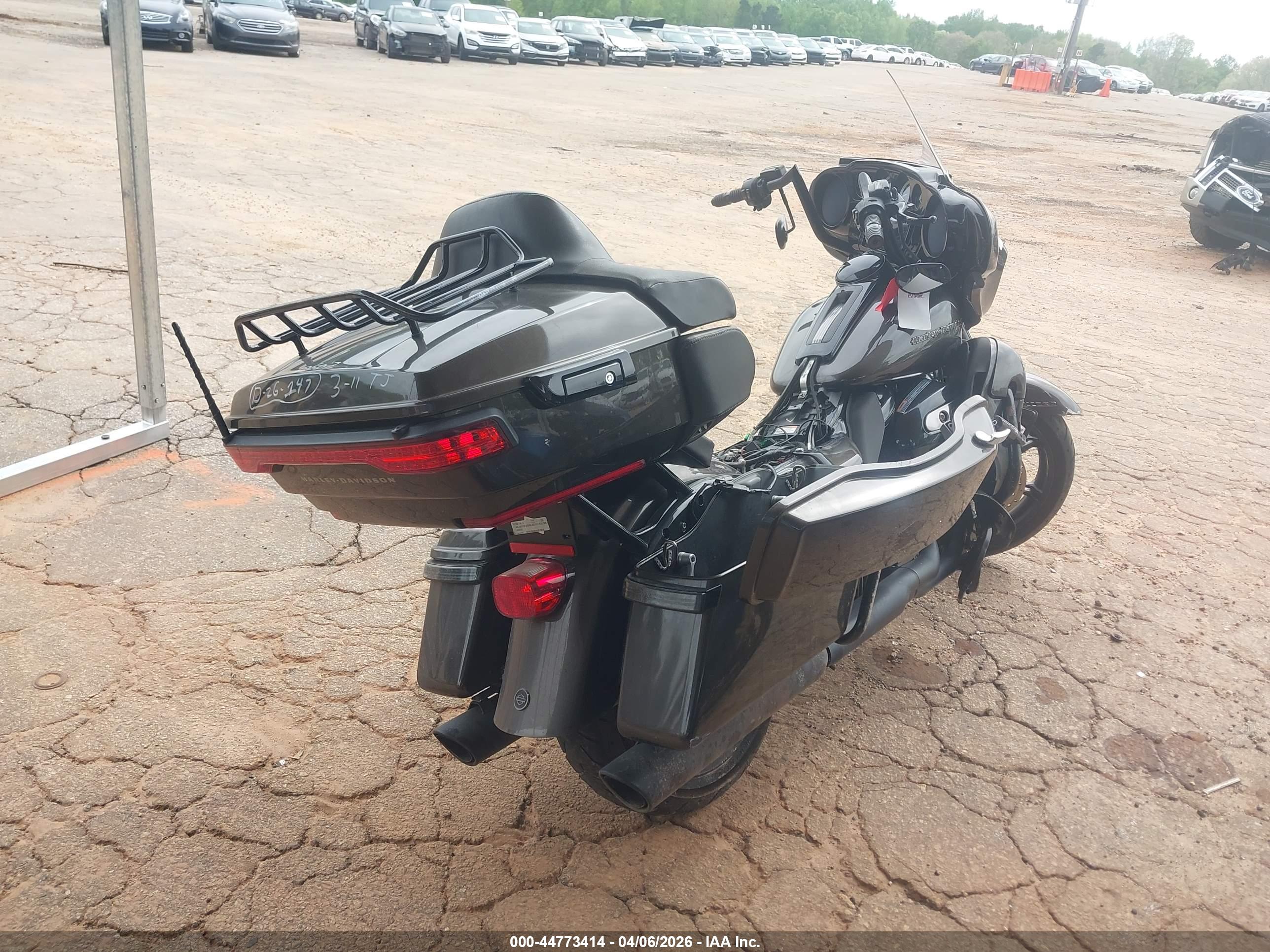 HARLEY-DAVIDSON FLHTK image 4