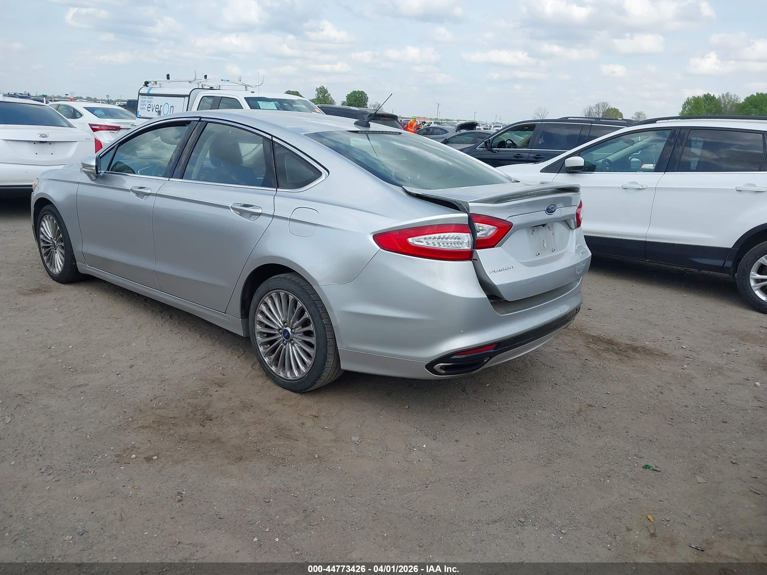 FORD FUSION image 3