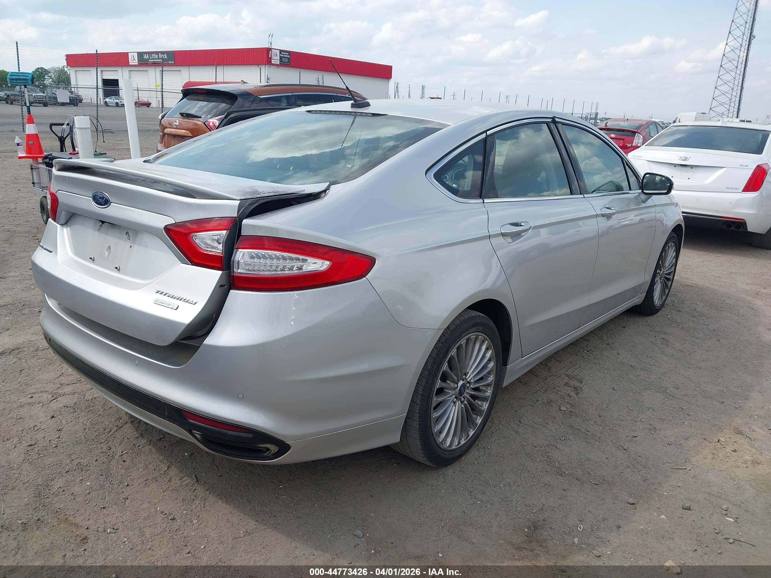 FORD FUSION image 4