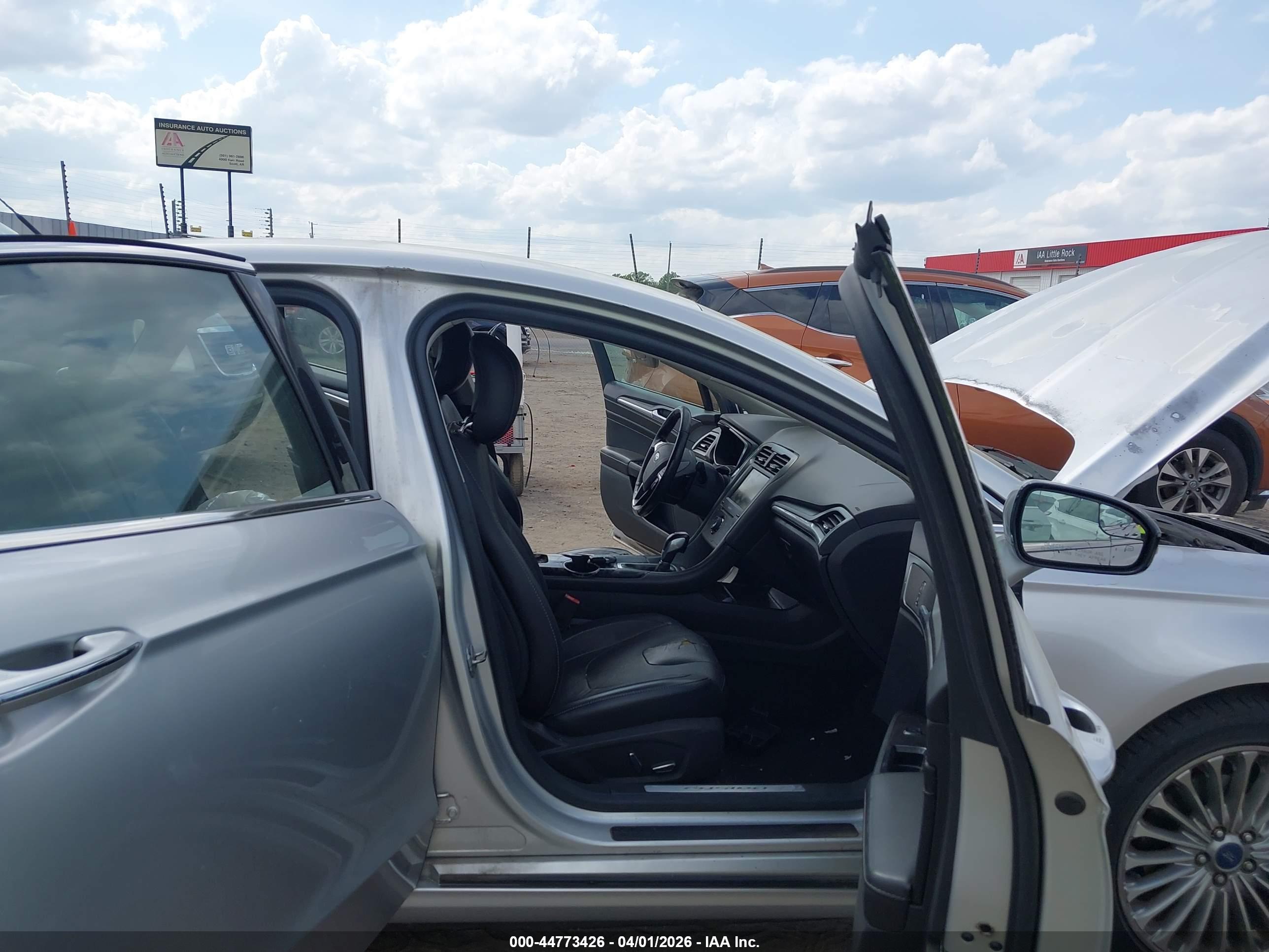 FORD FUSION image 5