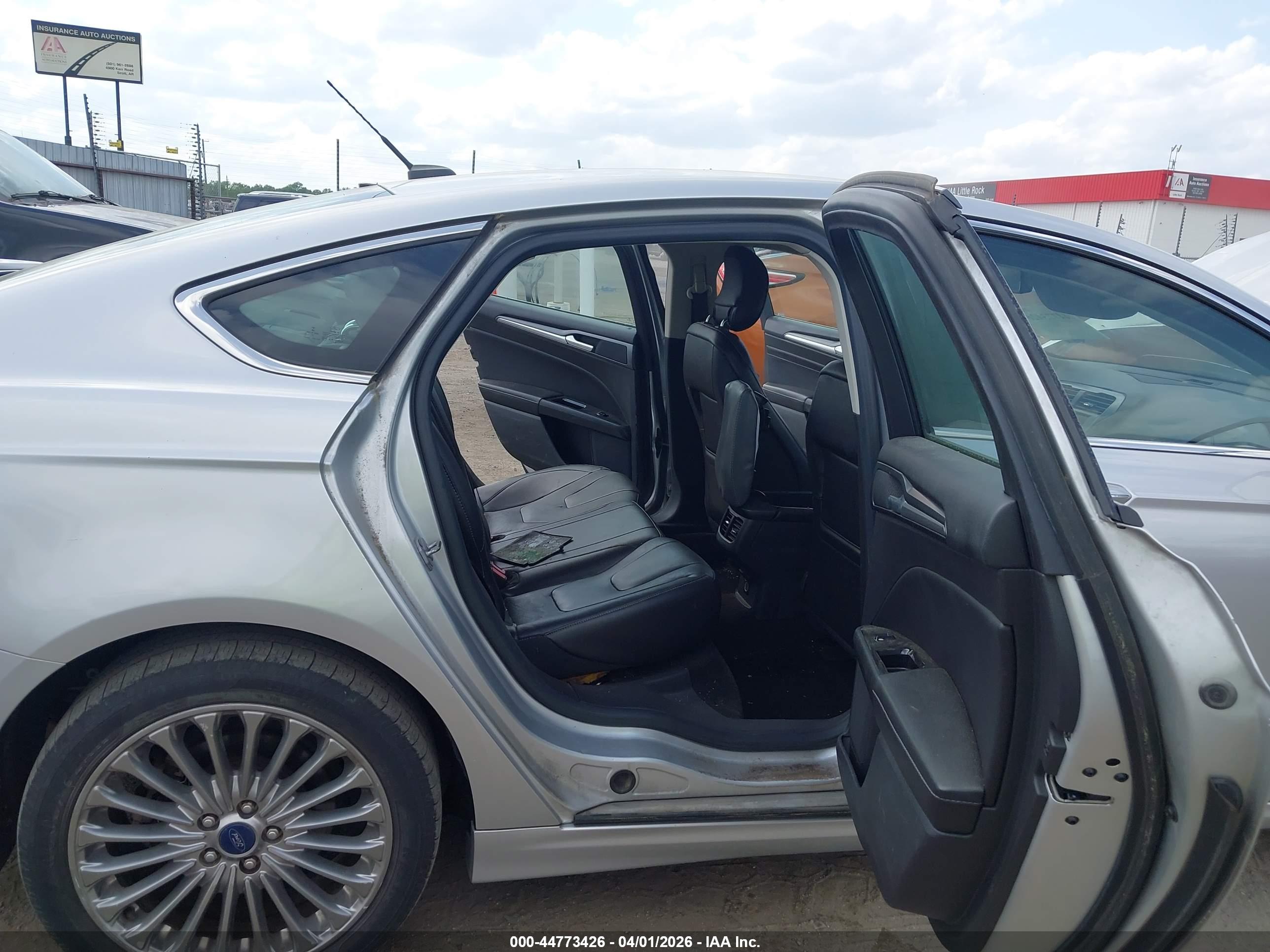 FORD FUSION image 8
