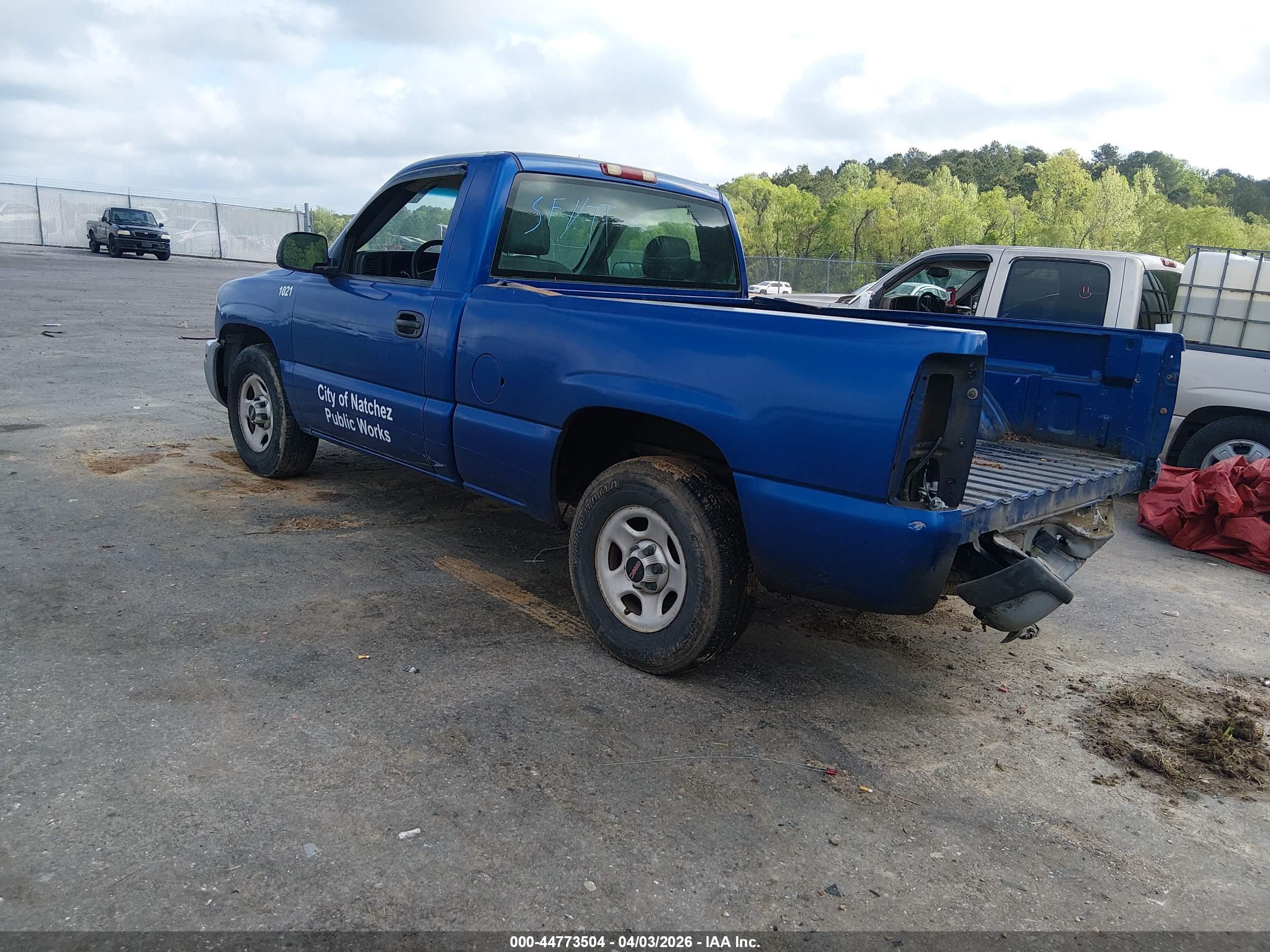 GMC SIERRA image 3