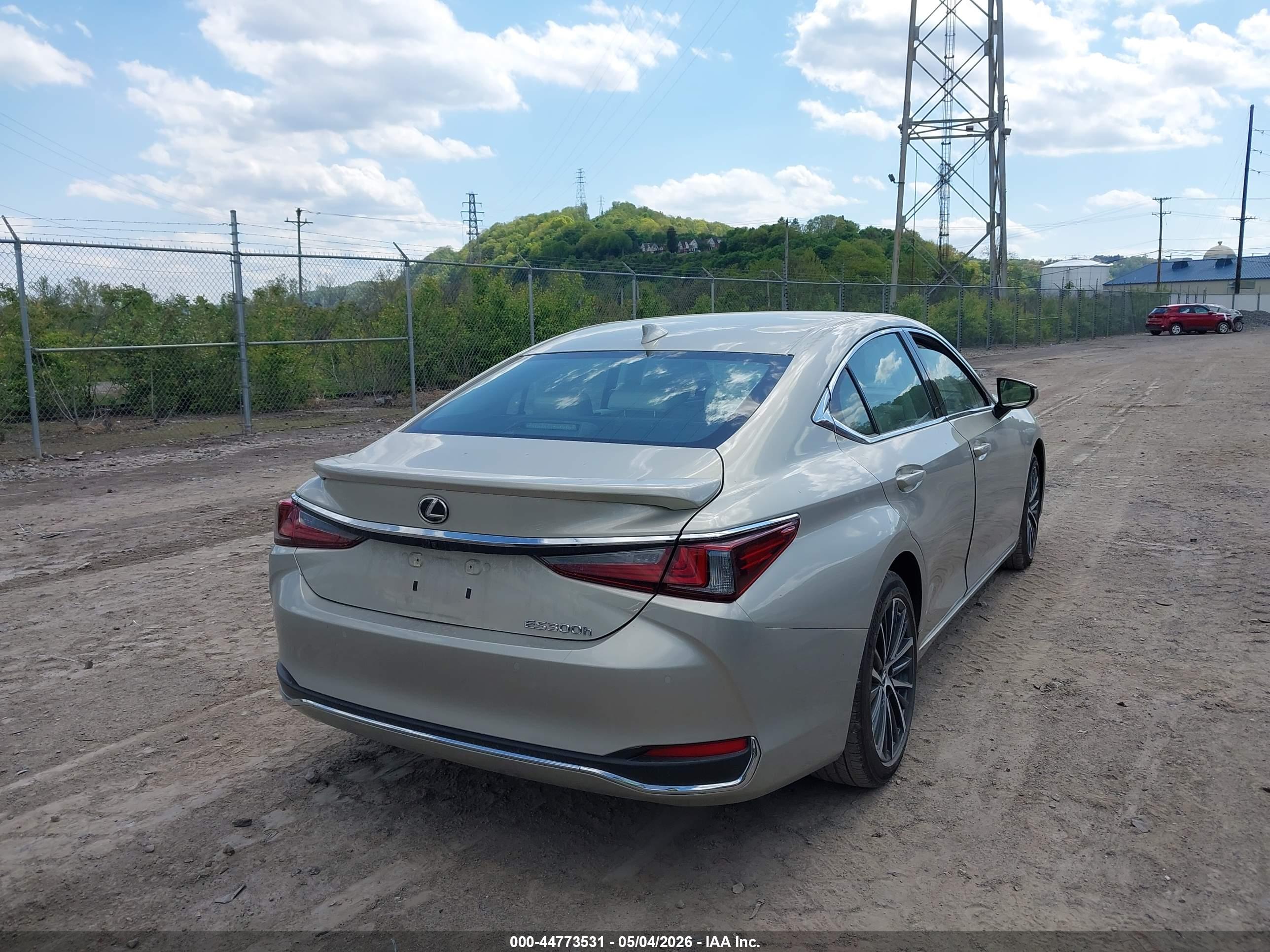 LEXUS ES image 4