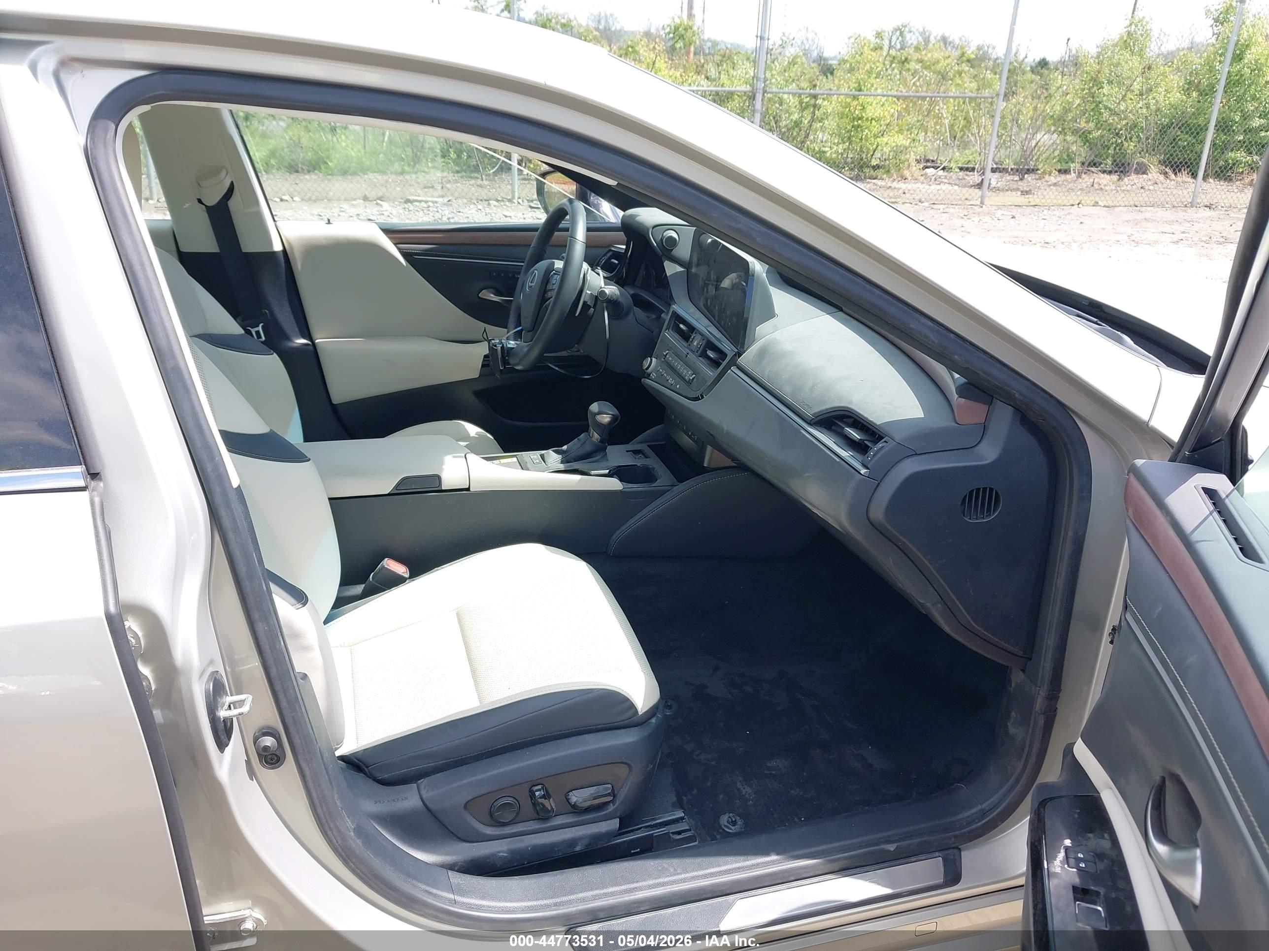 LEXUS ES image 5