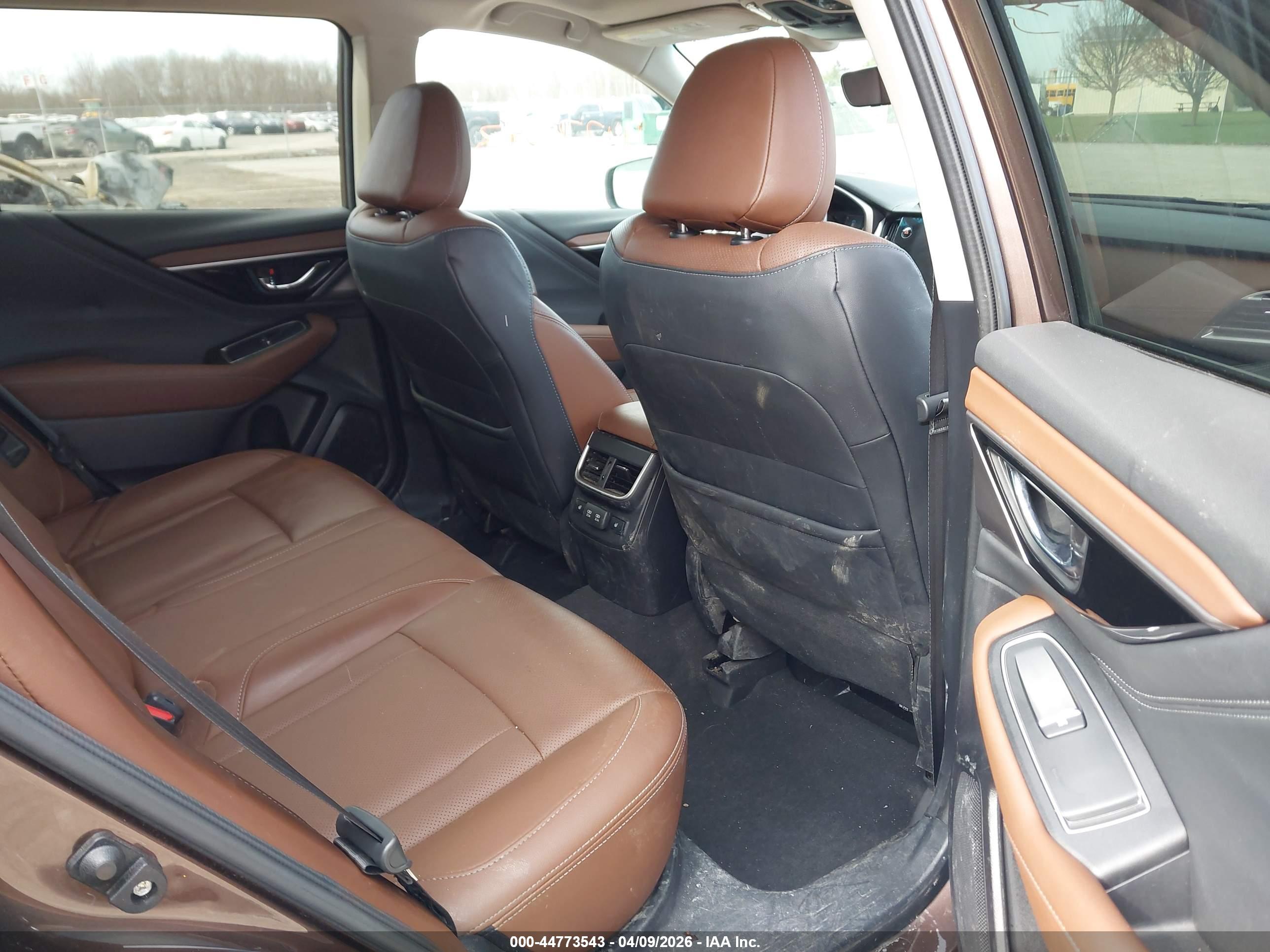 SUBARU OUTBACK image 8