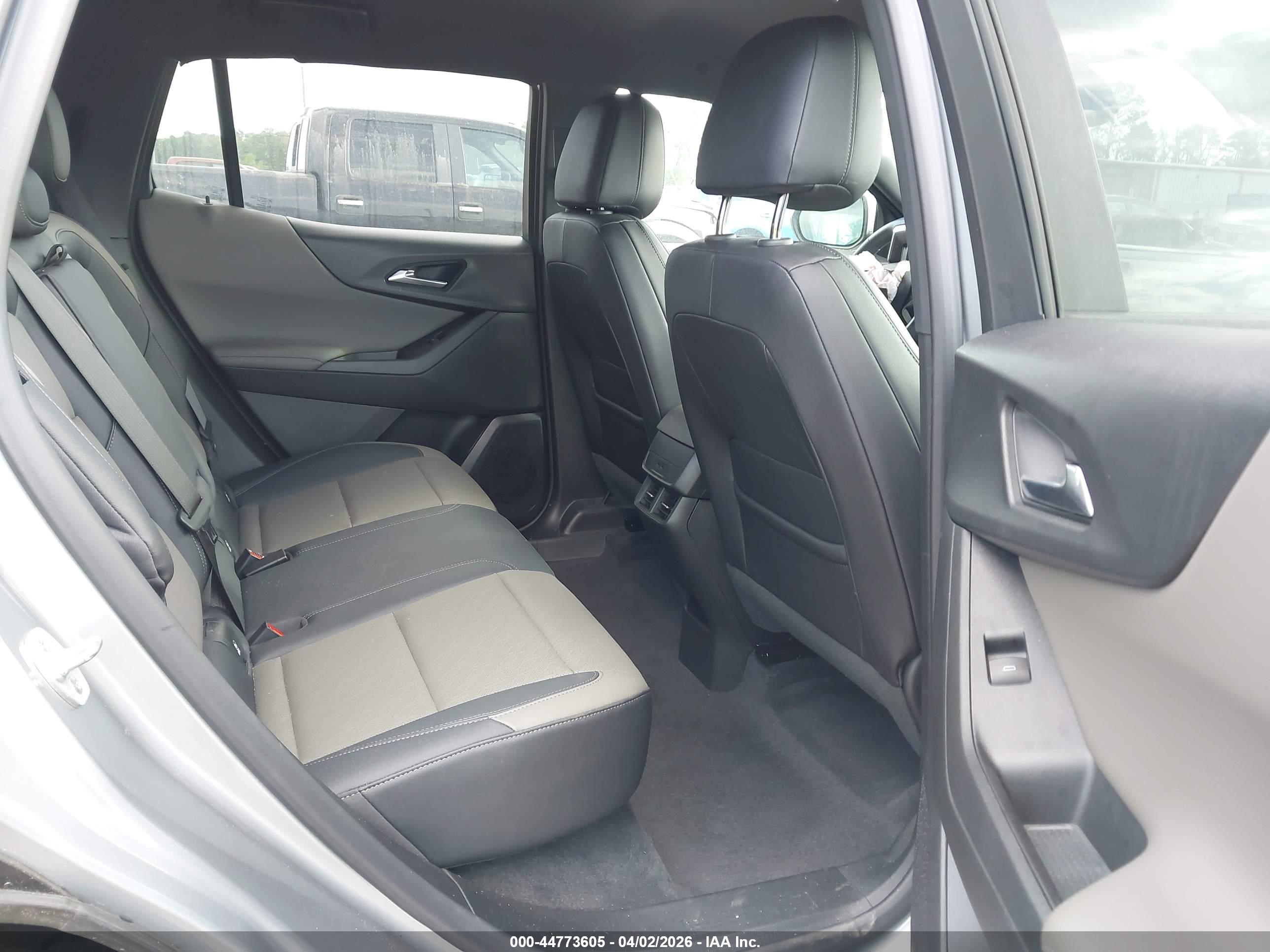 CHEVROLET EQUINOX image 8