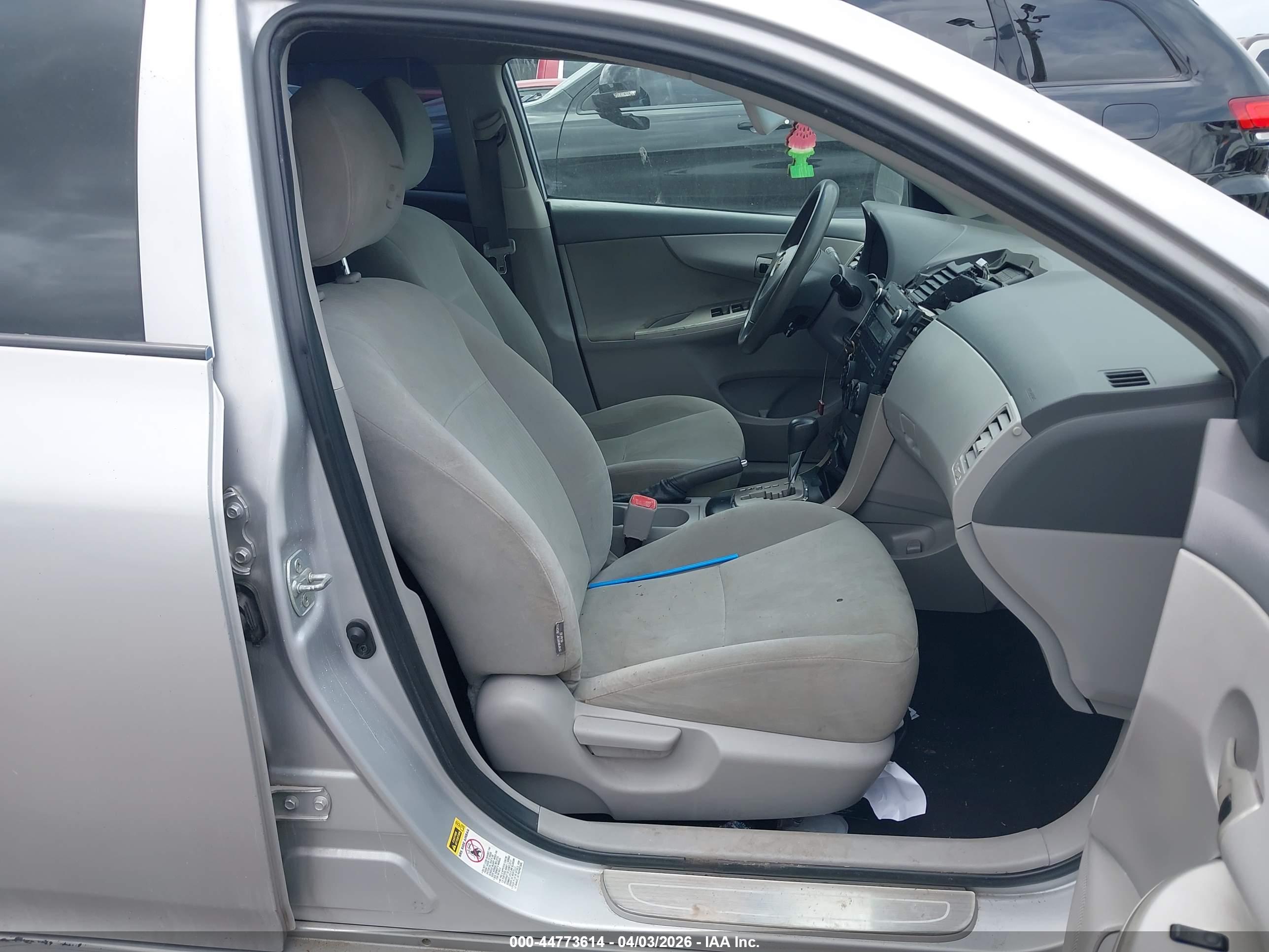 TOYOTA COROLLA image 5