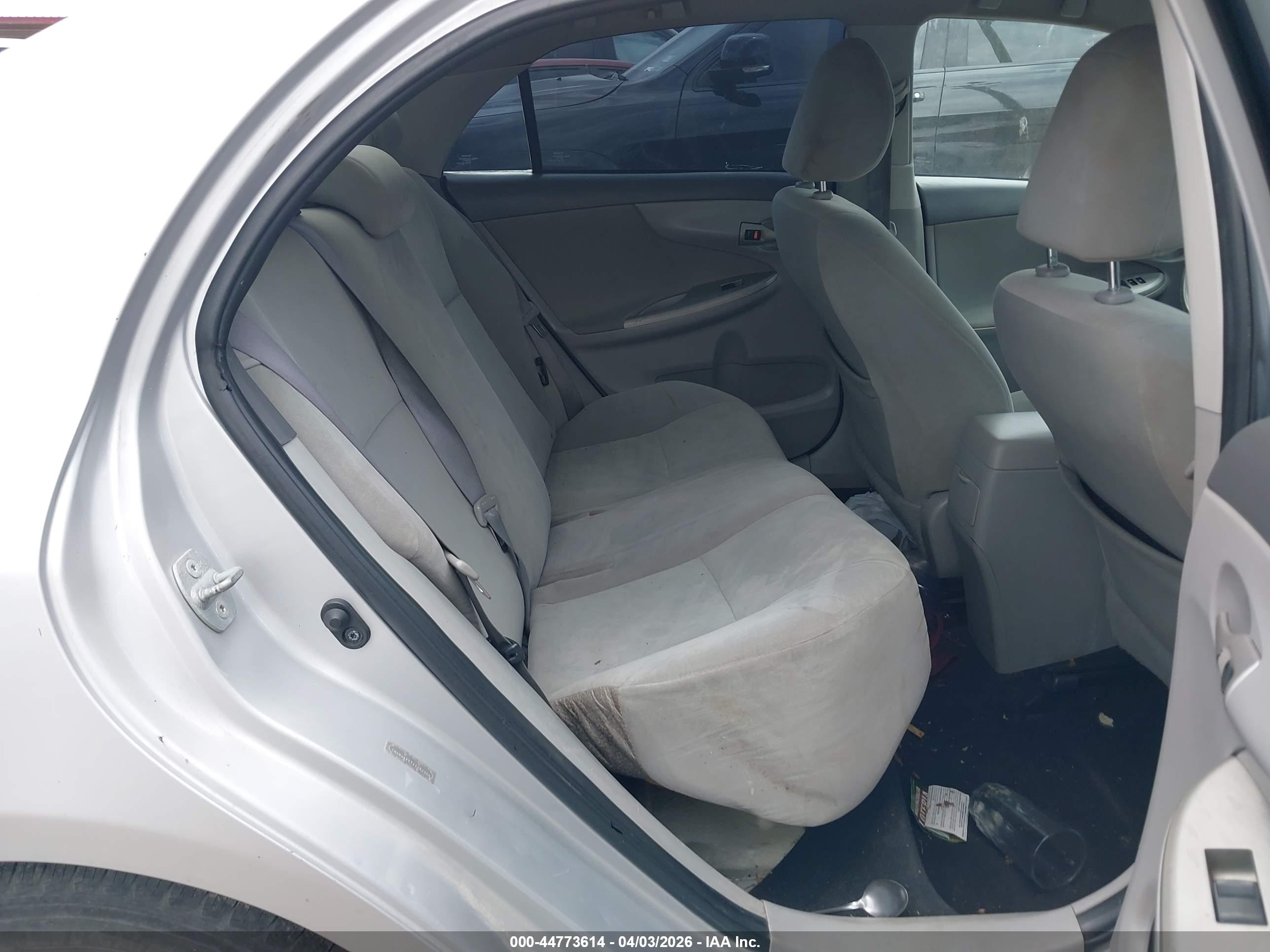 TOYOTA COROLLA image 8