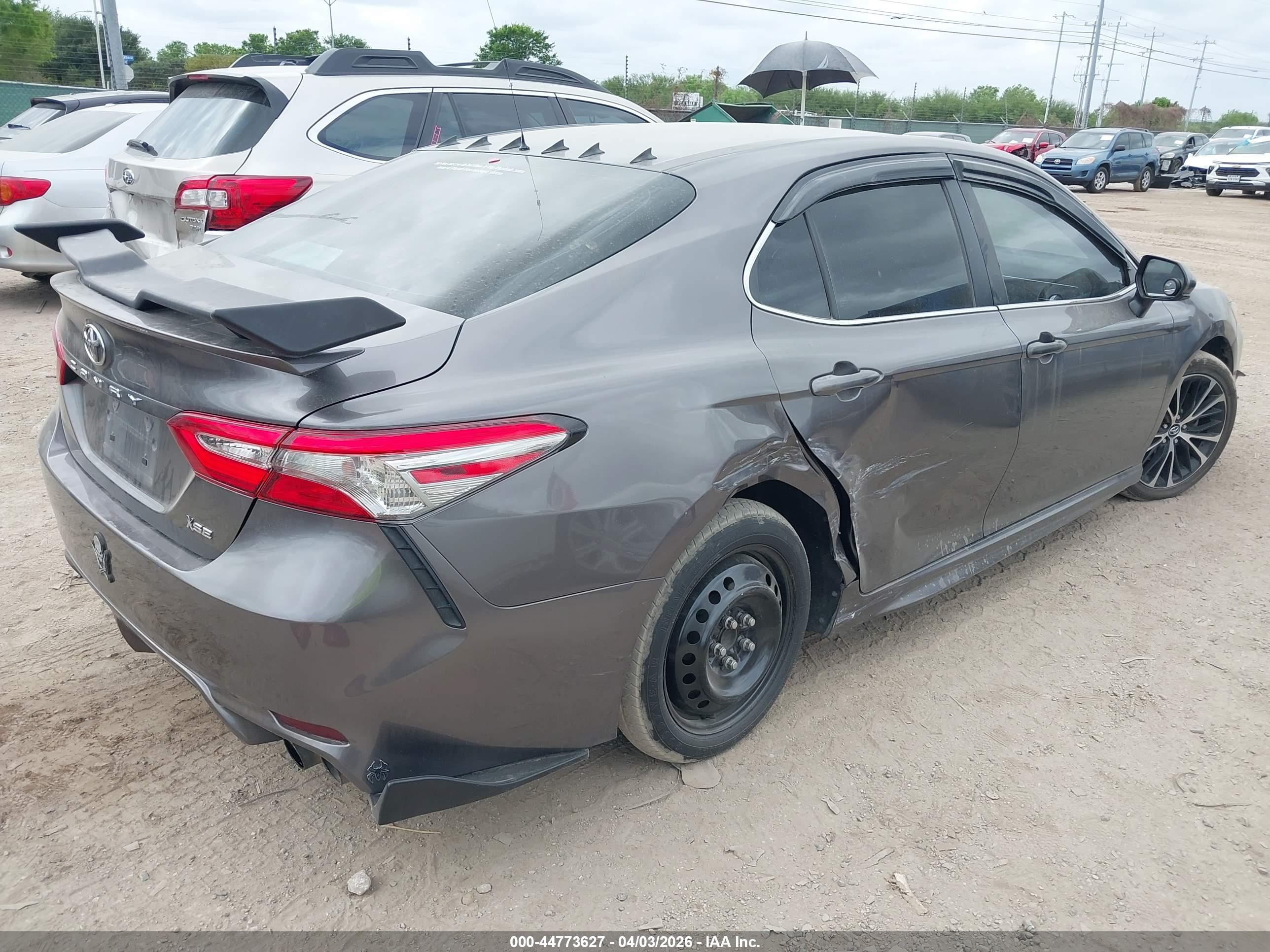 TOYOTA CAMRY image 4
