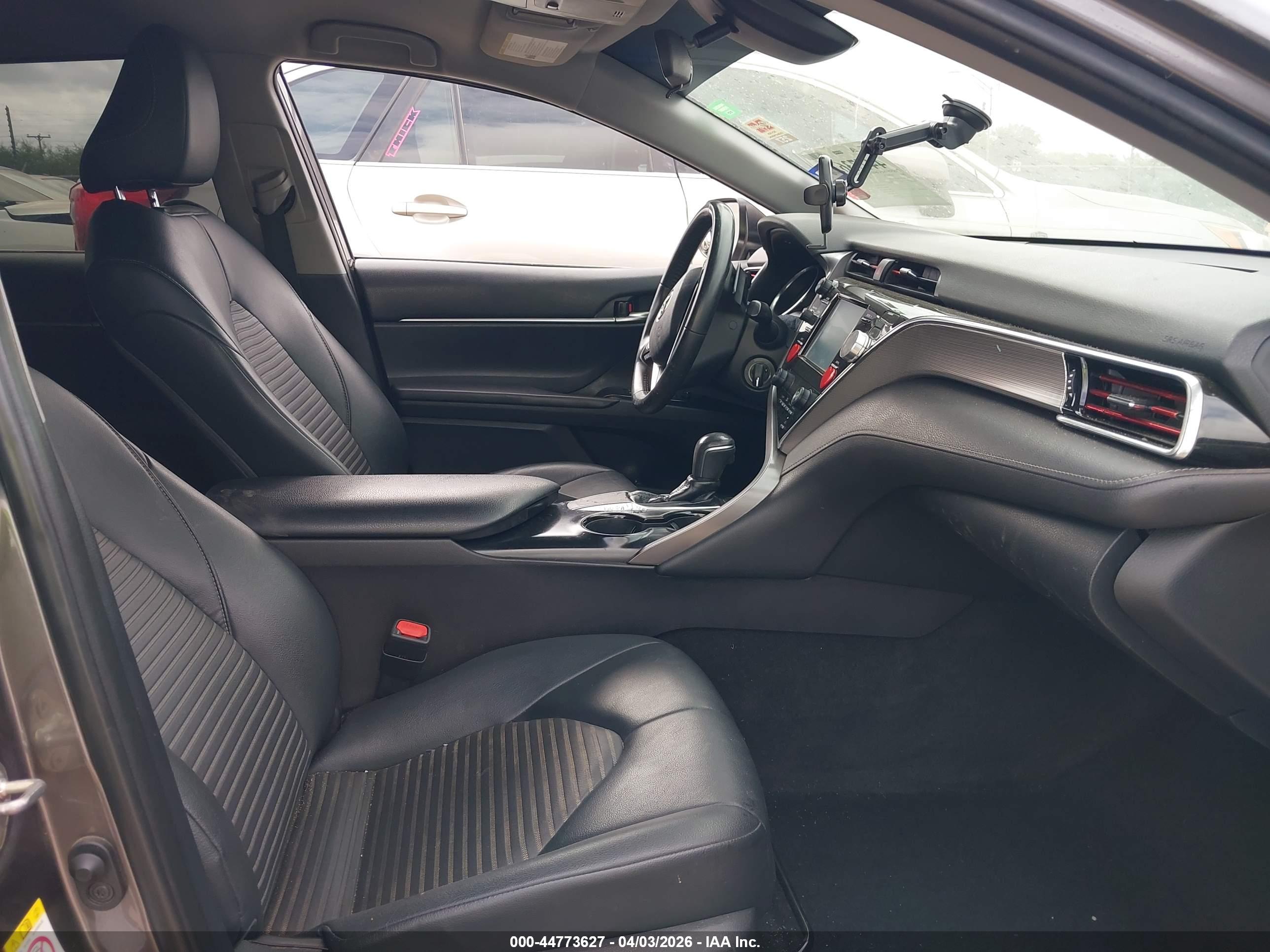TOYOTA CAMRY image 5
