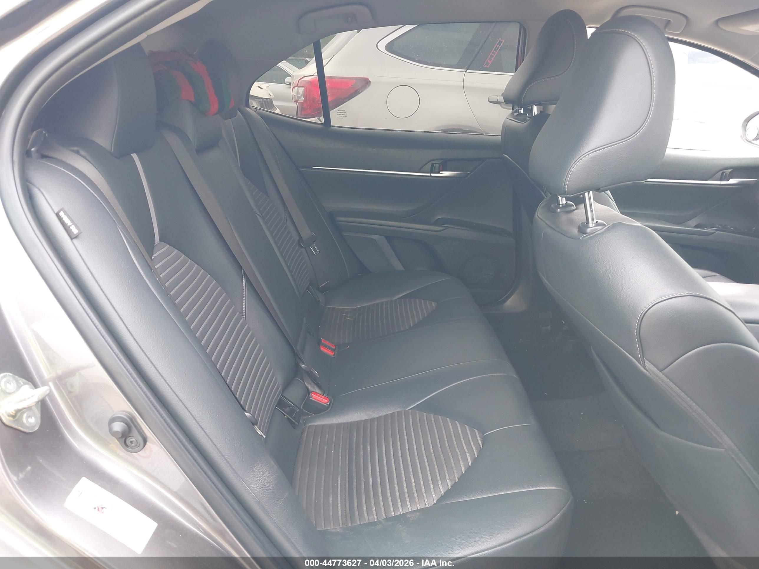 TOYOTA CAMRY image 8