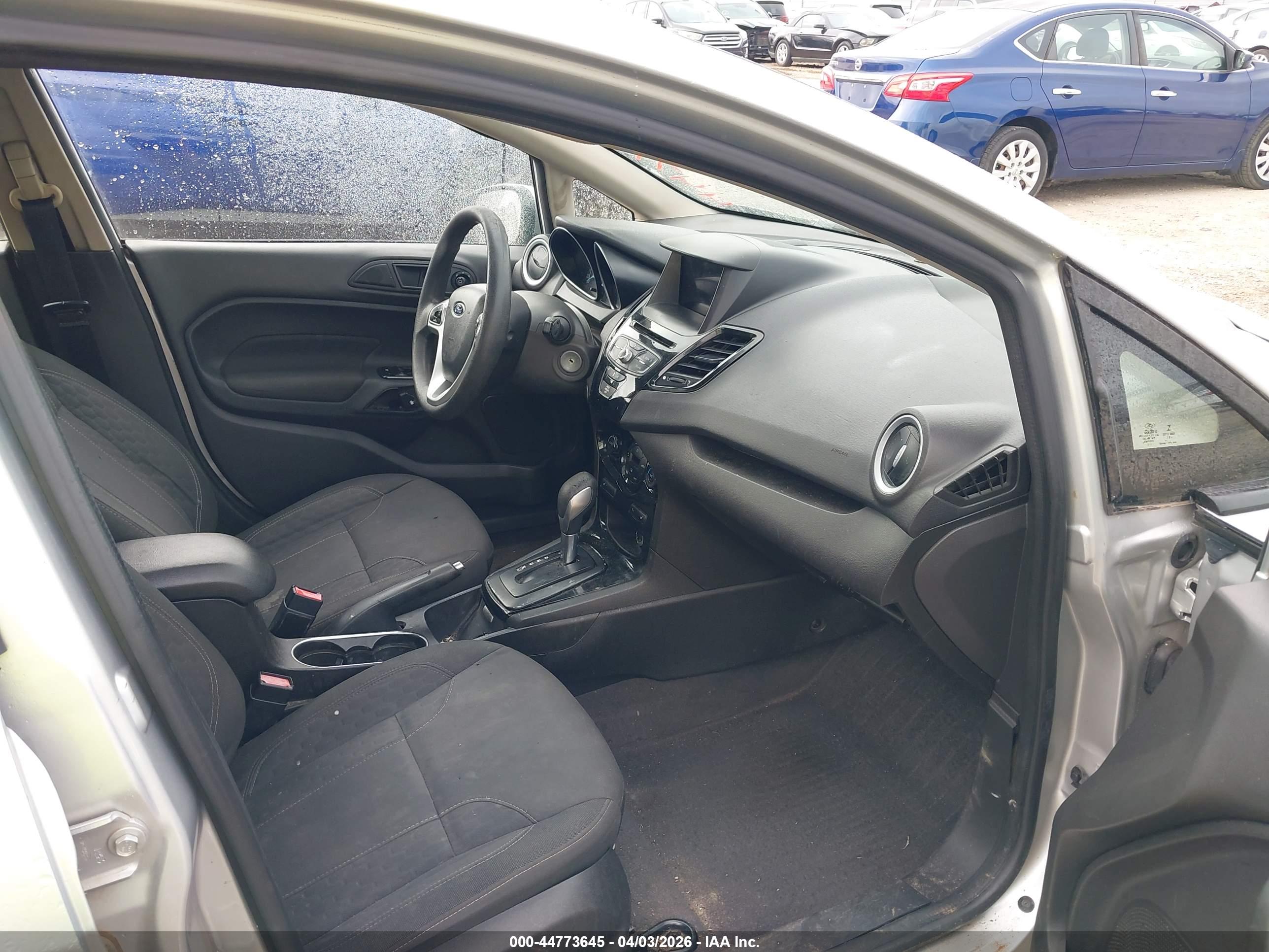 FORD FIESTA image 5