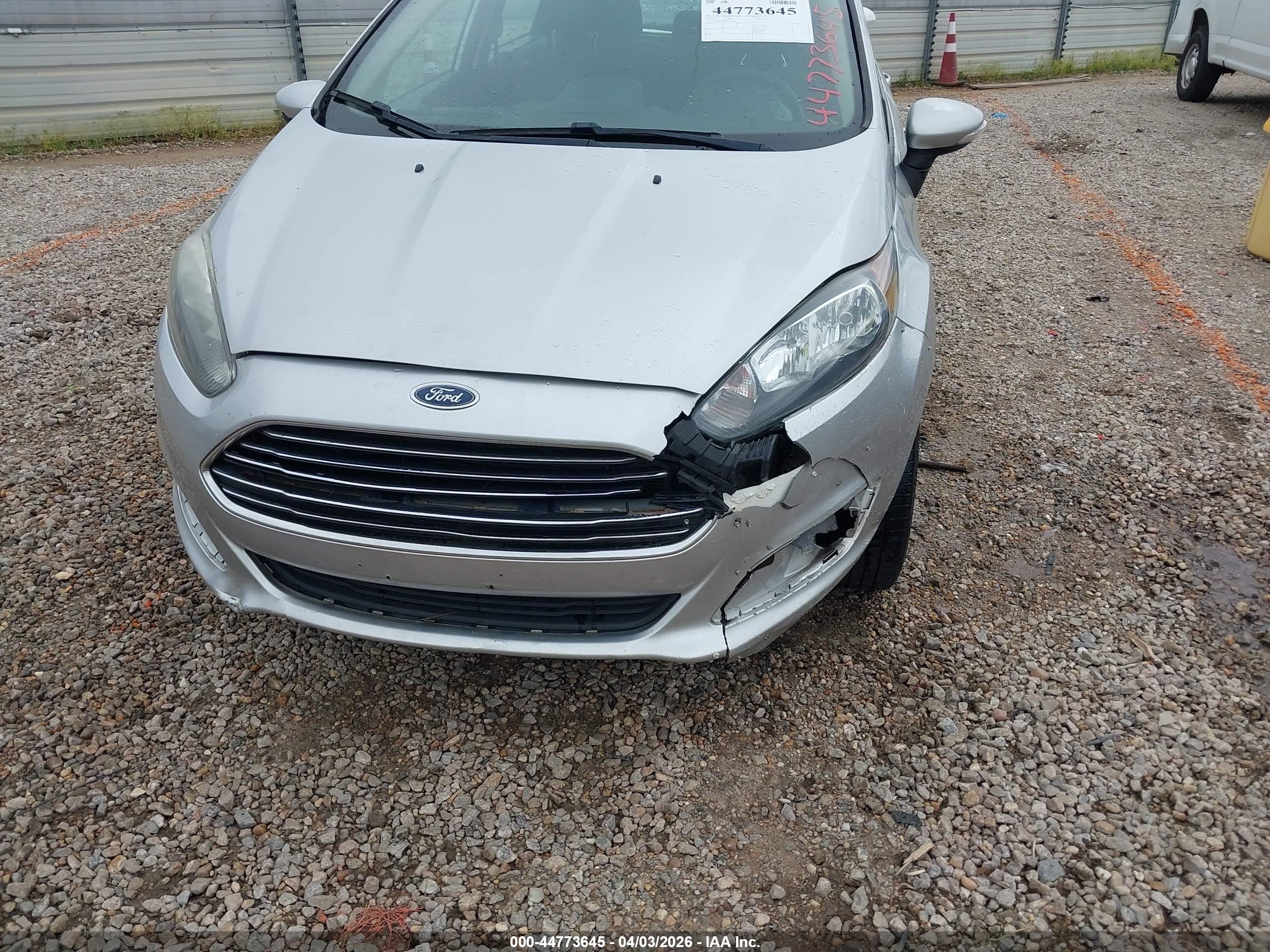 FORD FIESTA image 6