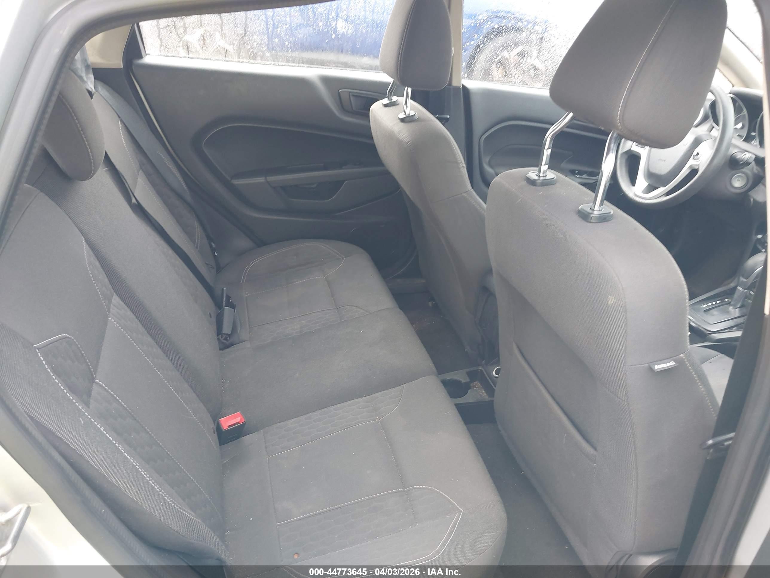 FORD FIESTA image 8