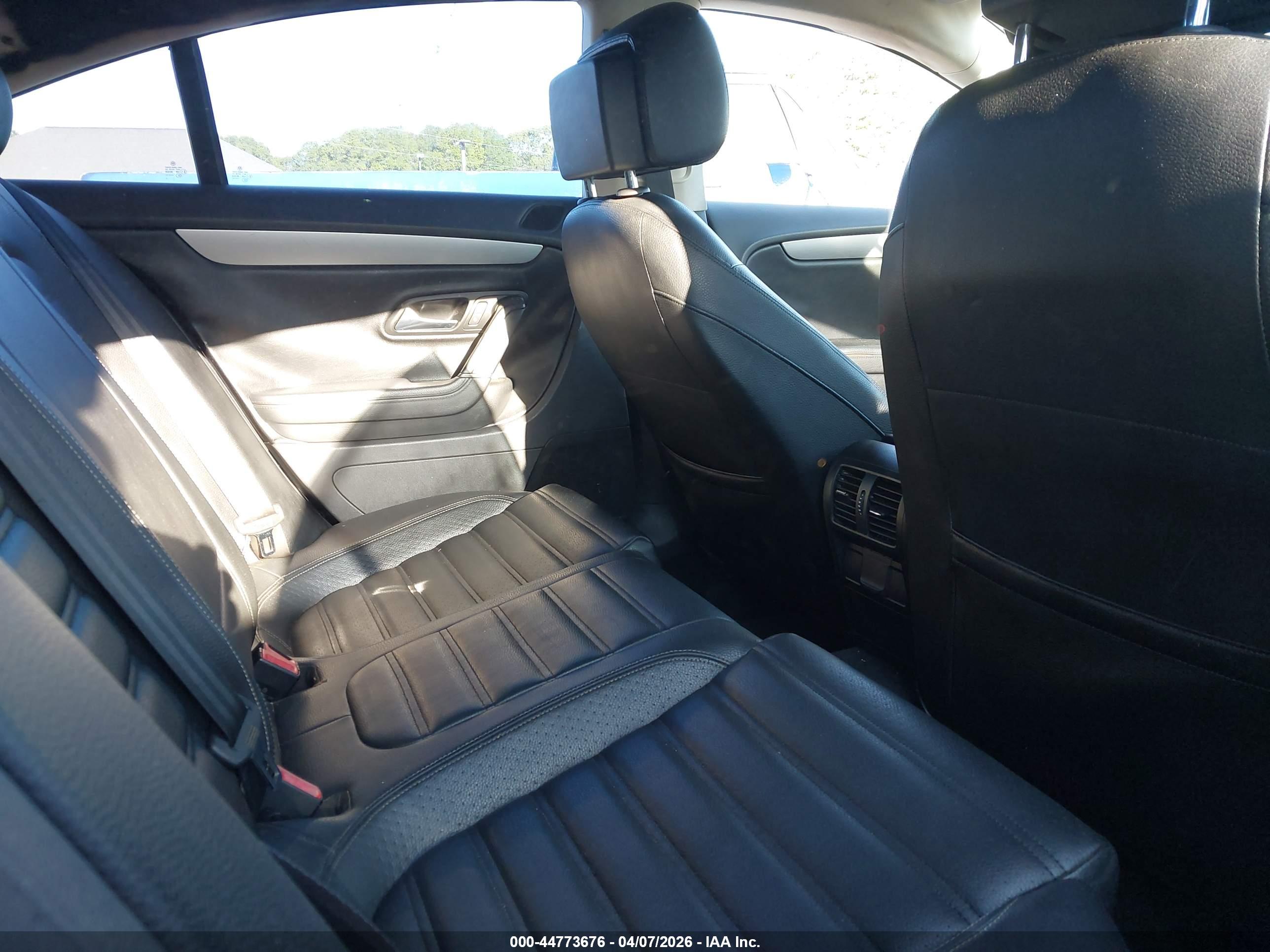 VOLKSWAGEN CC image 8