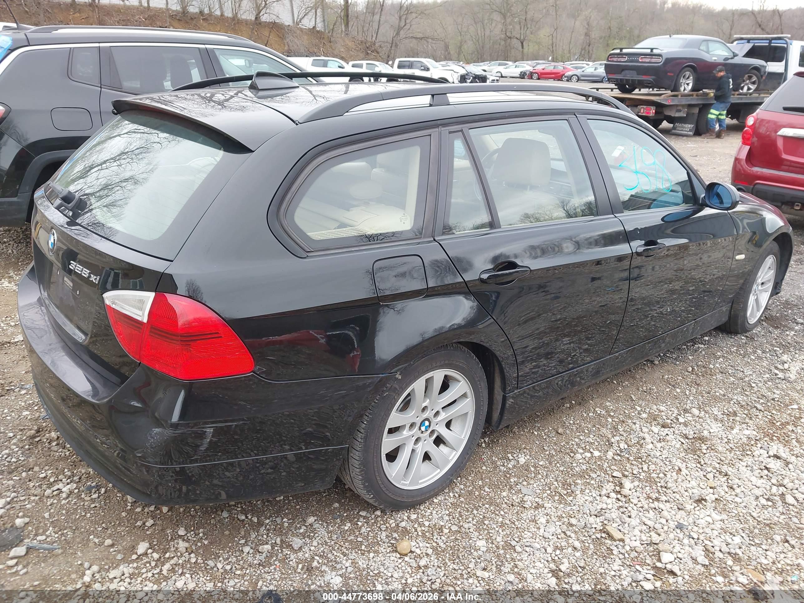 BMW 328XI image 4