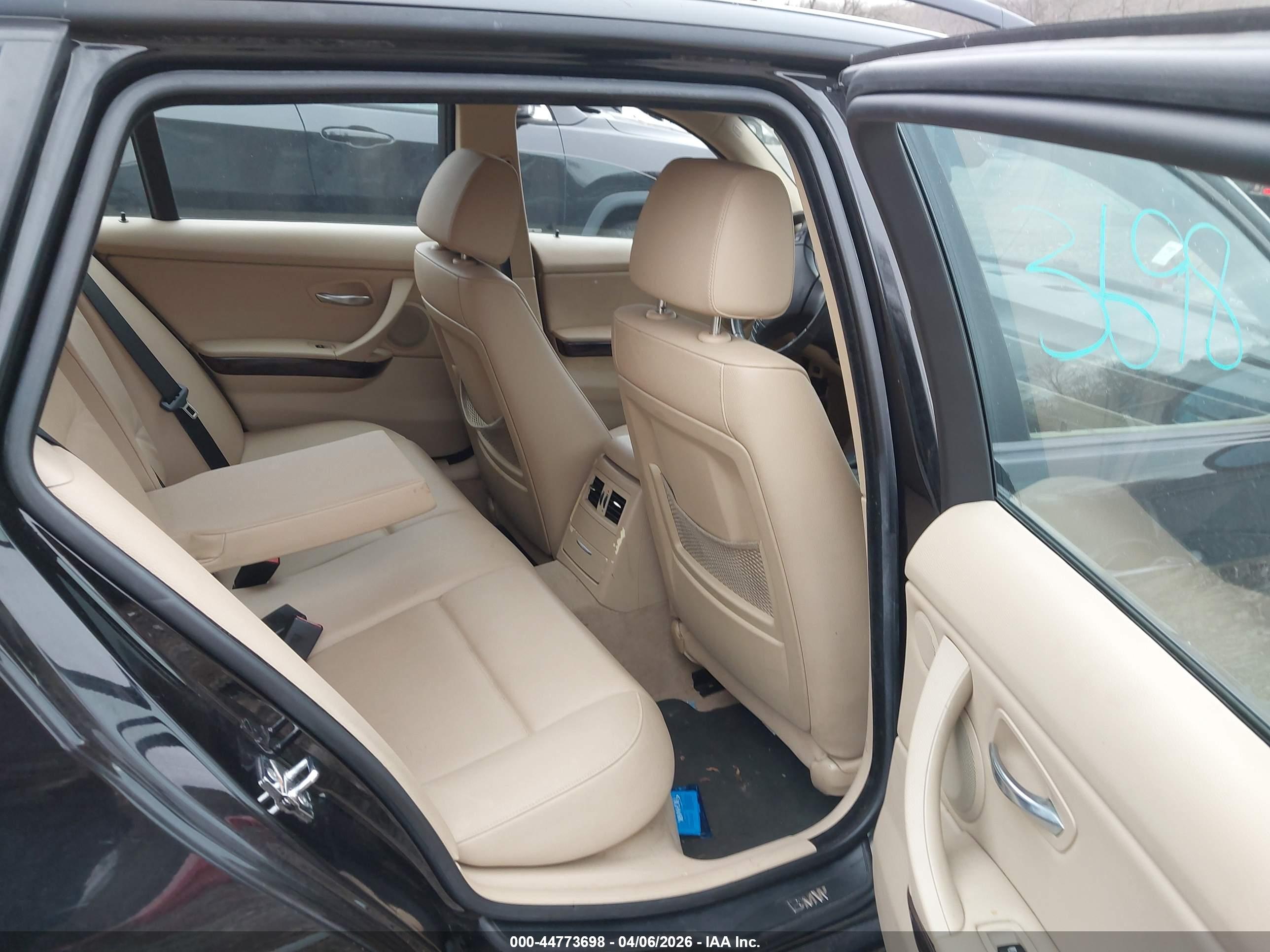 BMW 328XI image 8