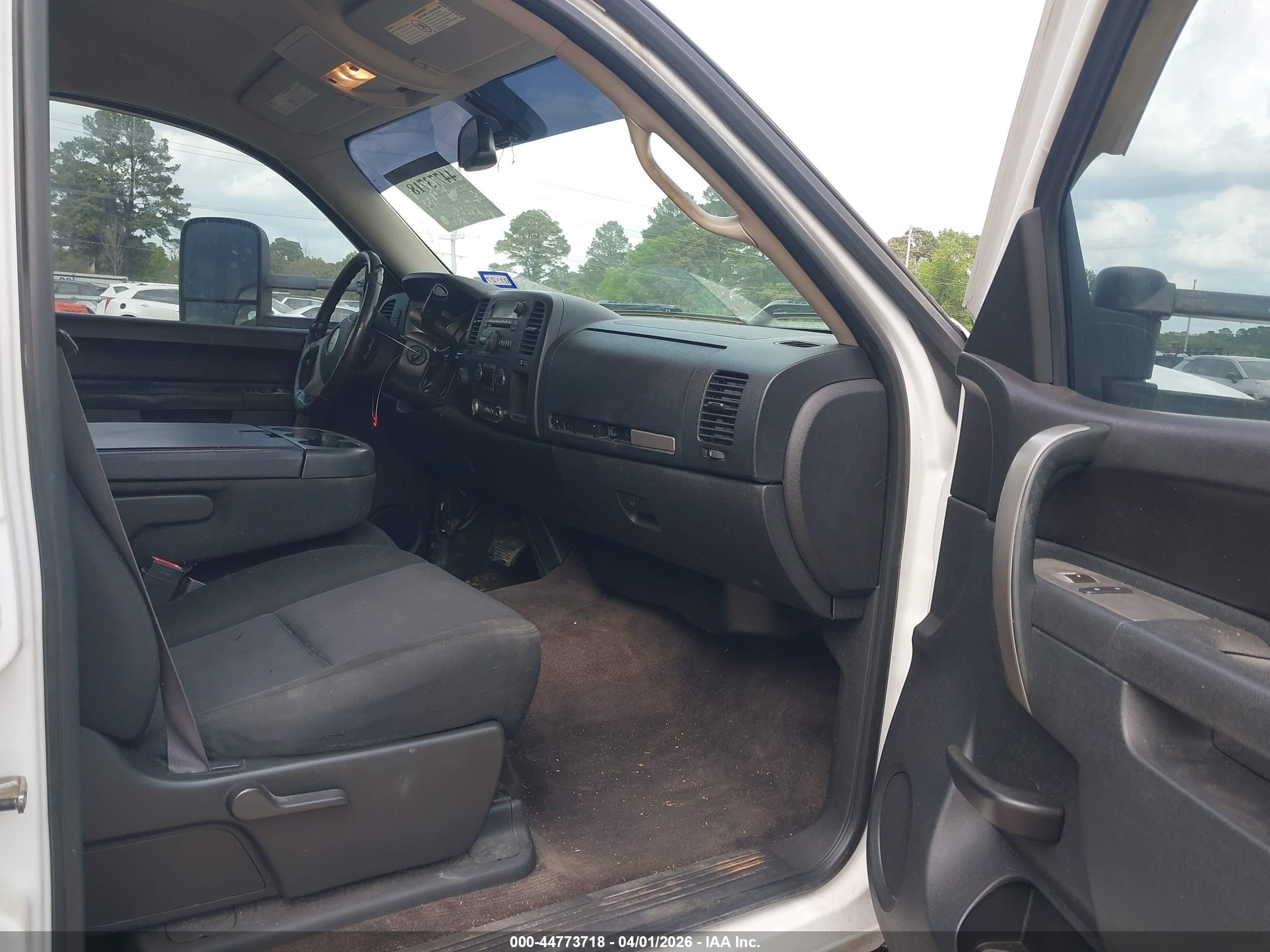 CHEVROLET SILVERADO image 5