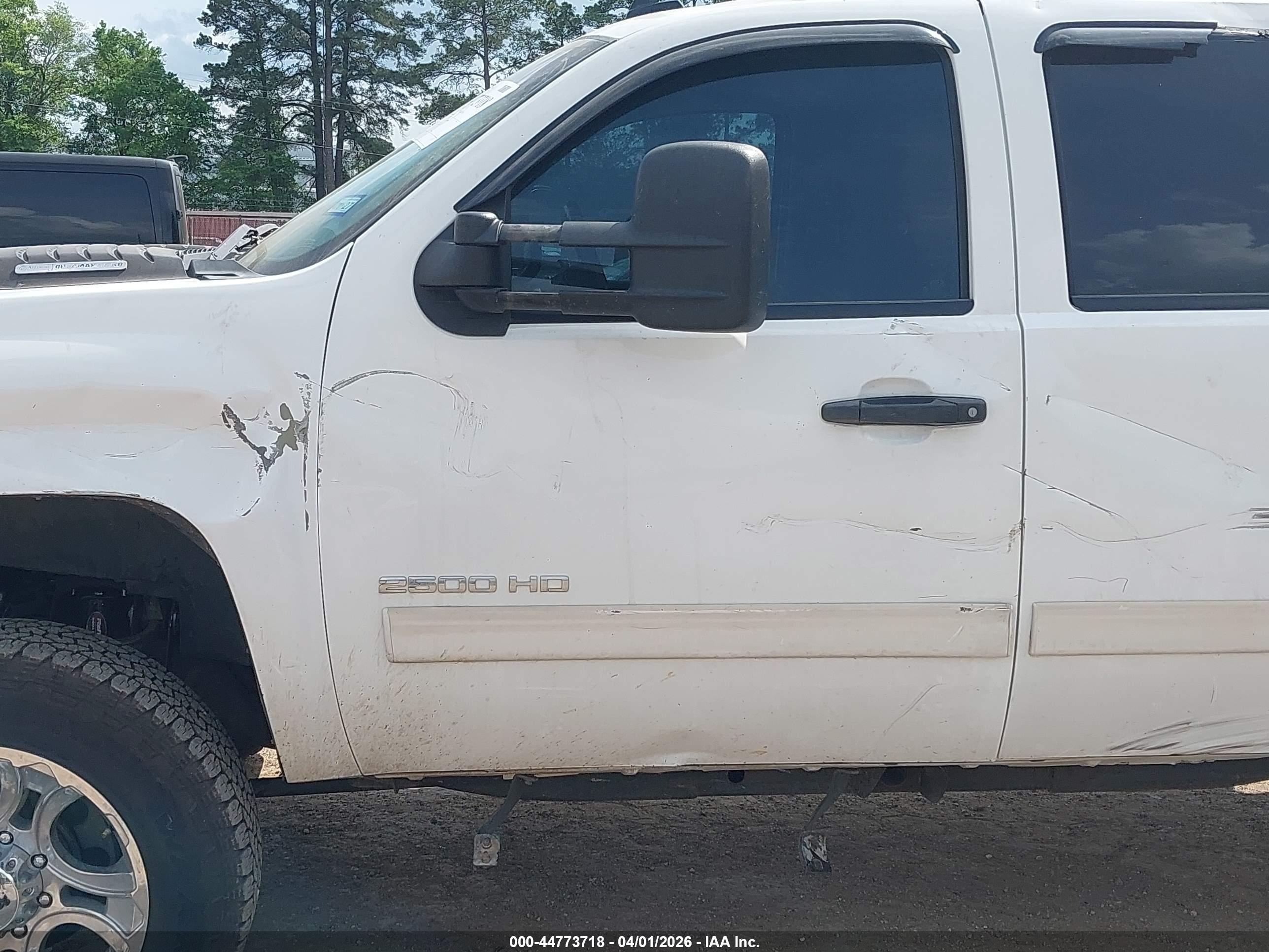 CHEVROLET SILVERADO image 6