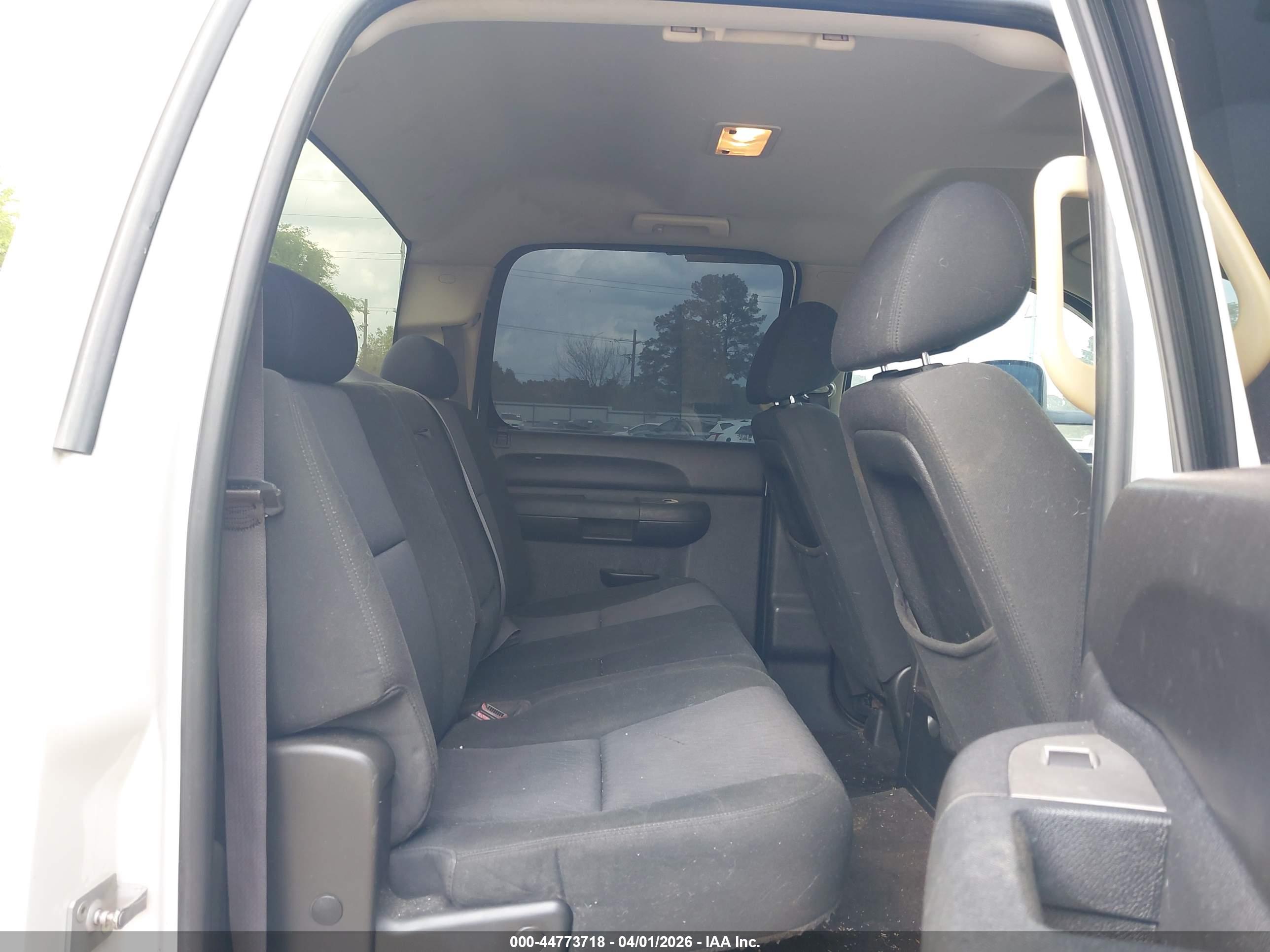 CHEVROLET SILVERADO image 8