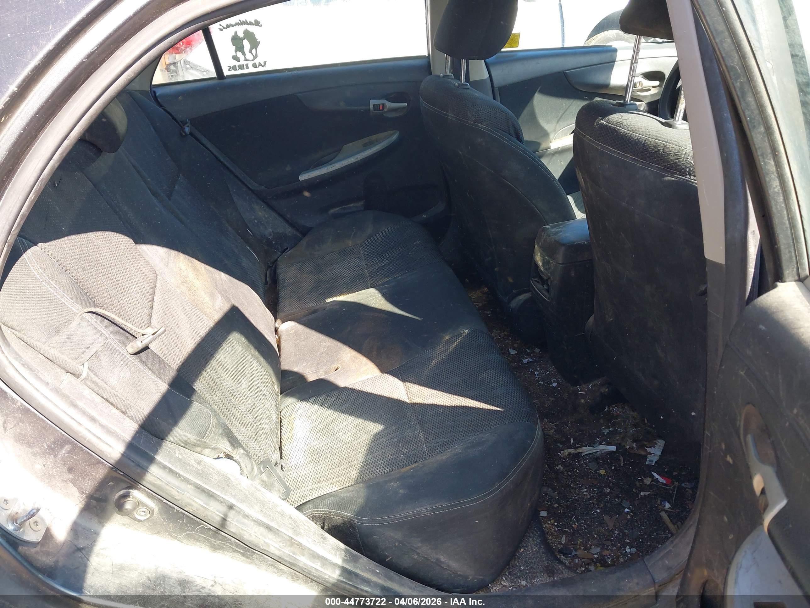 TOYOTA COROLLA image 8