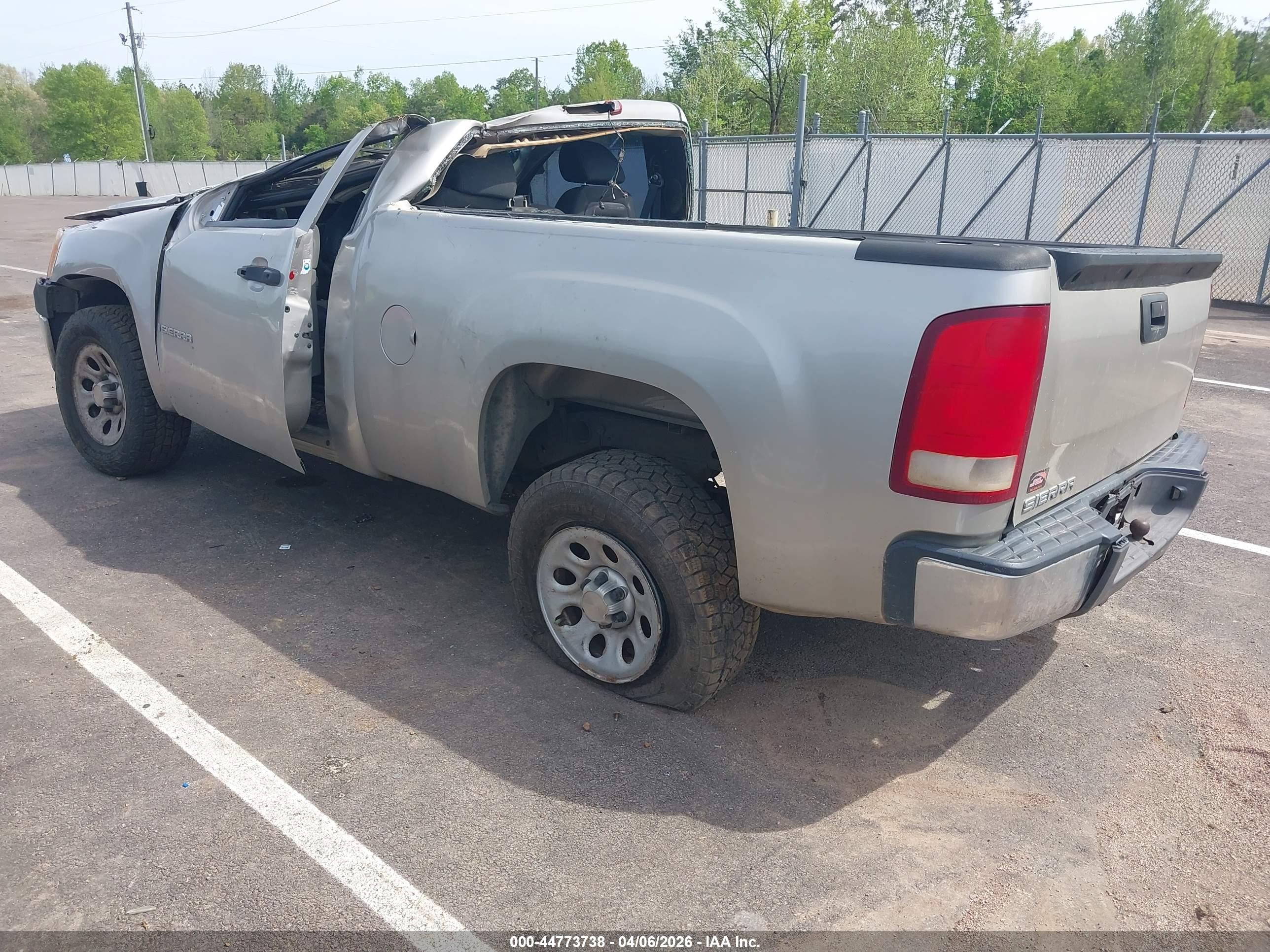 GMC SIERRA image 3